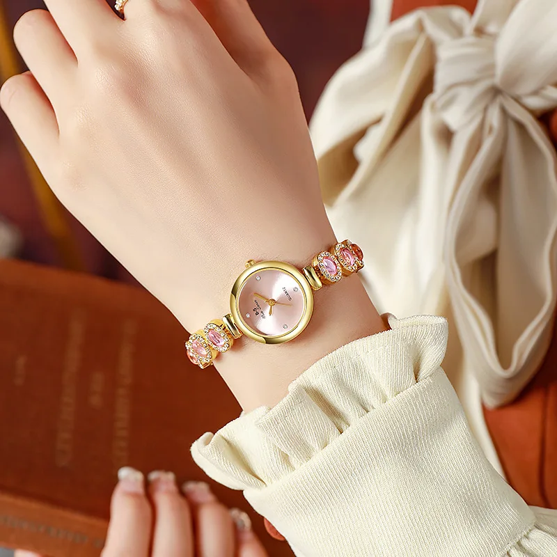 ساعات كوارتز نسائية ذات علامة تجارية فاخرة لون ذهبي مع سوار من الأحجار الكريمة المقلدة هدية ساعة يد للسيدات