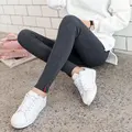 Gris oscuro