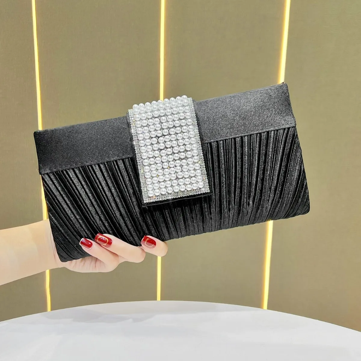 

Bloomsteps Women's Bag: Elegant Clutch Bag with a High-End, Luxurious Feel, Evening Bag with Pearl Accents and Pleated Design