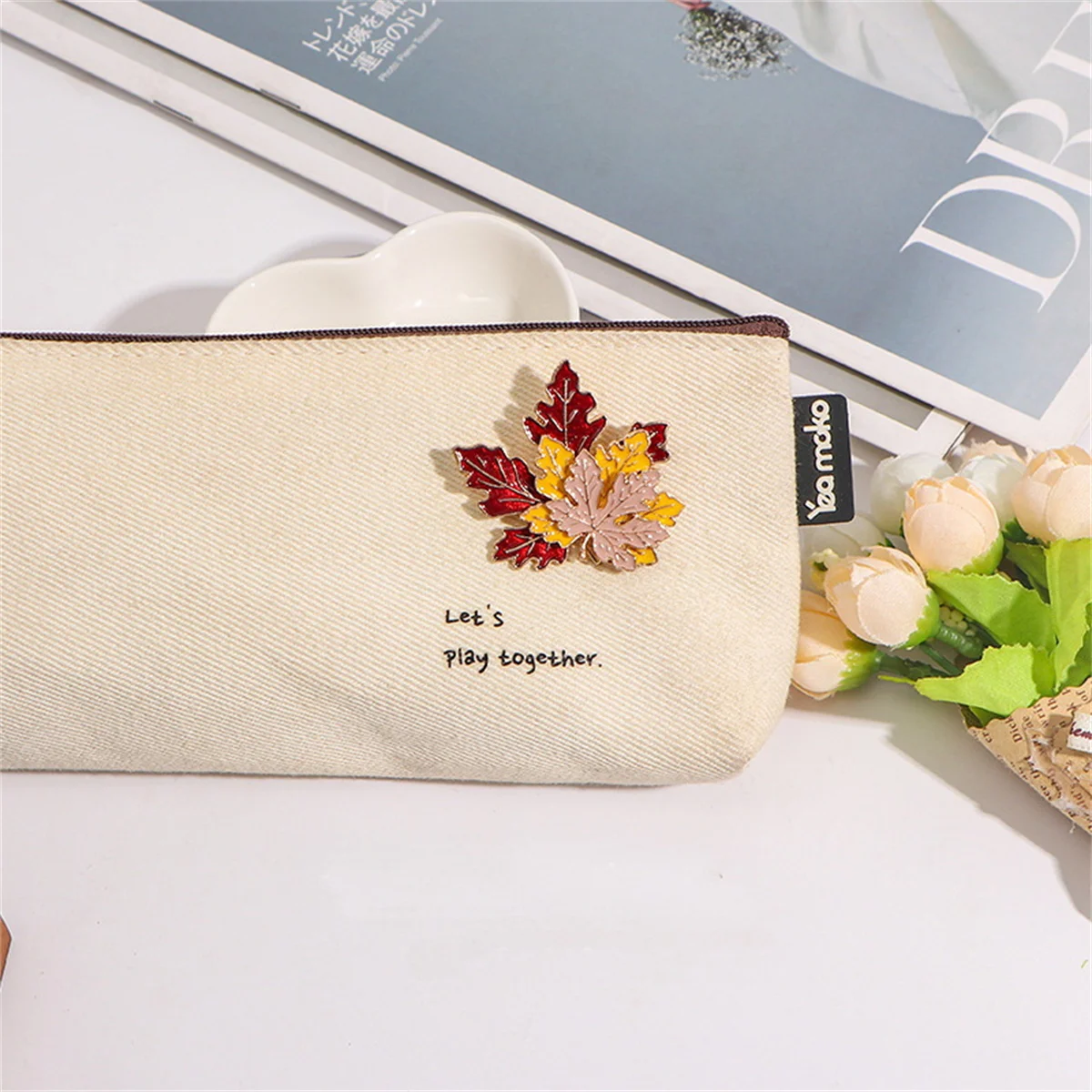 Rinhoo Vintage Colorful Enamel Maple Leaf Brooches Pins For Women Fashion Metal Leaves Backpack Badge Plant Corsage Jewelry Gift