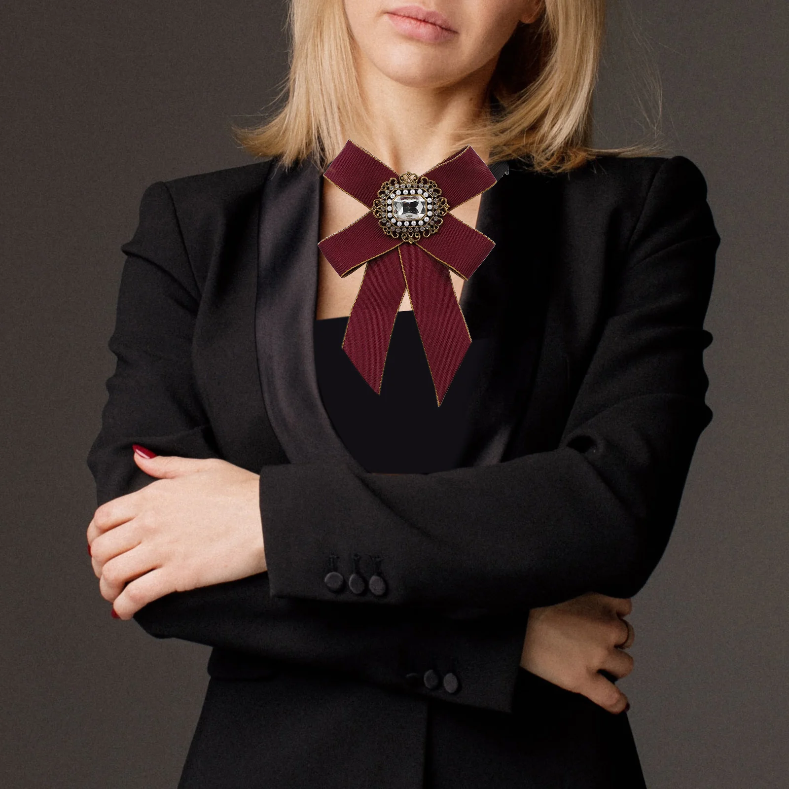 

Bow Tie Brooch Exquisite Design Rhinestone Bow Cravat for Women Men Wedding Party Banquet Elegant Gift Women Neck Tie