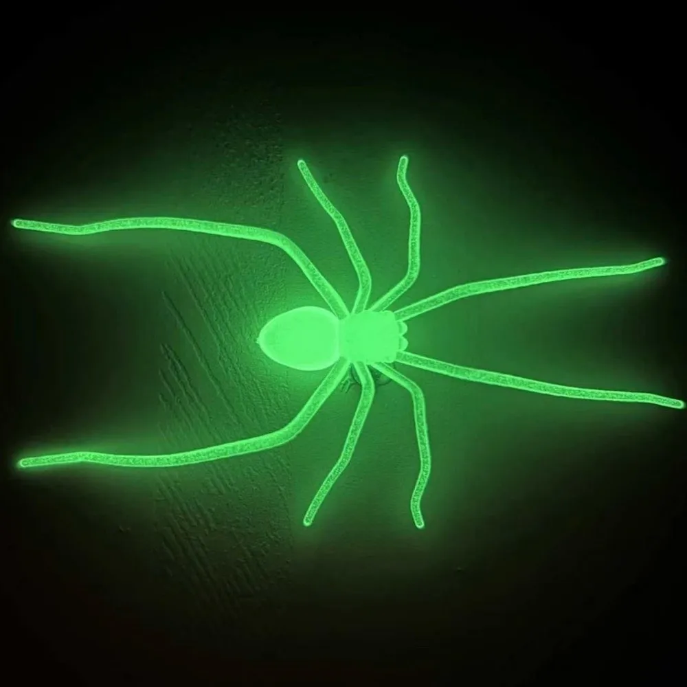 Prank Simulated Glow in The Dark Magnet Cute Unique Spider Fridge Magnet Small Size Lightweight Halloween Magnet Whiteboard Use