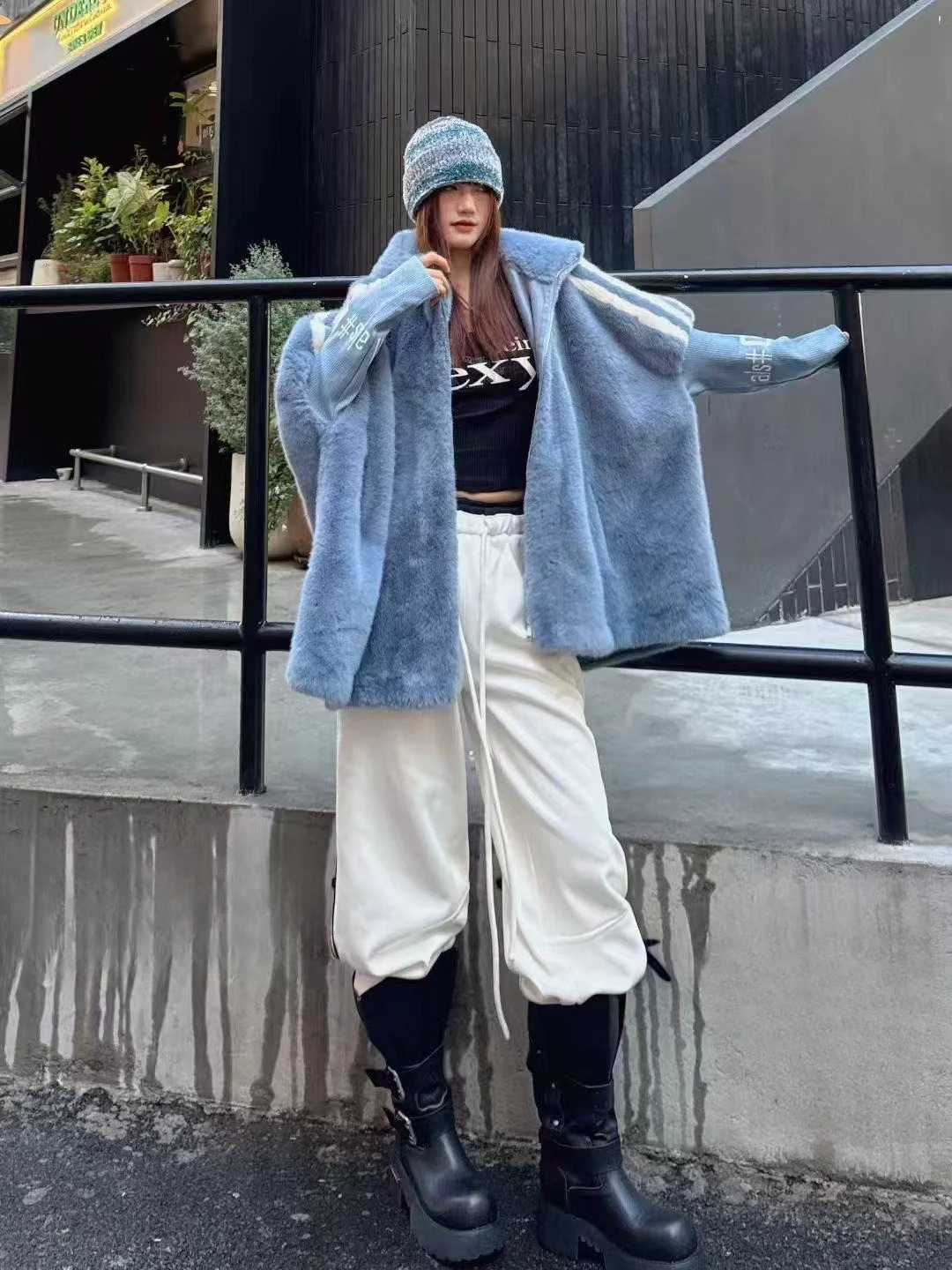 معطف فرو صناعي على الطراز الأوروبي للنساء لشتاء 2025 سترة جديدة فضفاضة على طراز الرأس بأكمام محبوكة سترة عصرية للنساء #5