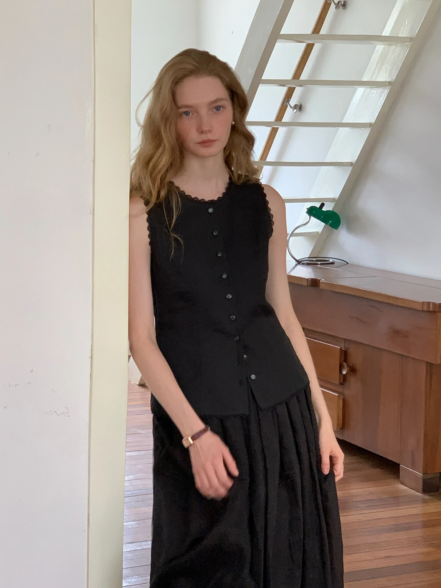 Nice People 2025SS 여성용 린넨 크롭탑 레이스 트림 허리 조절 베스트 통기성 좋은 편안한 라운드넥 반팔 셔츠