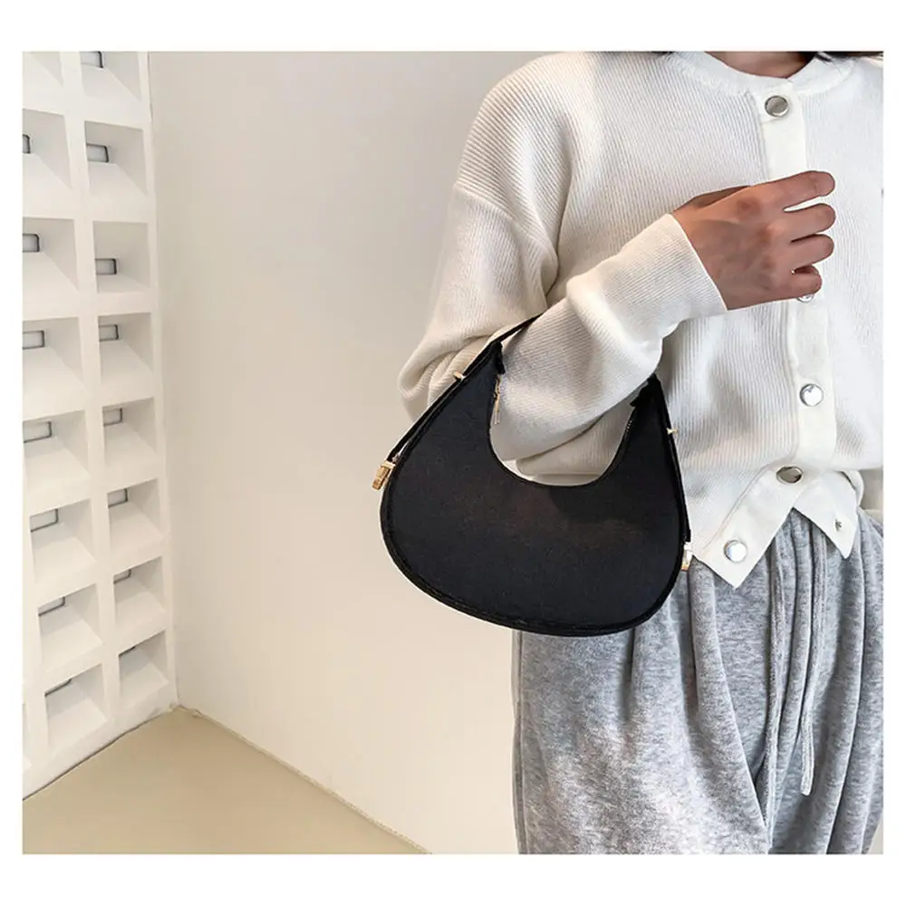 Sac sous les bras croissant pour femme, sacs initiés en feutre, sac de poignet de luxe, pochette sous les bras pour femme, document solide, nouvelle tendance, automne et hiver