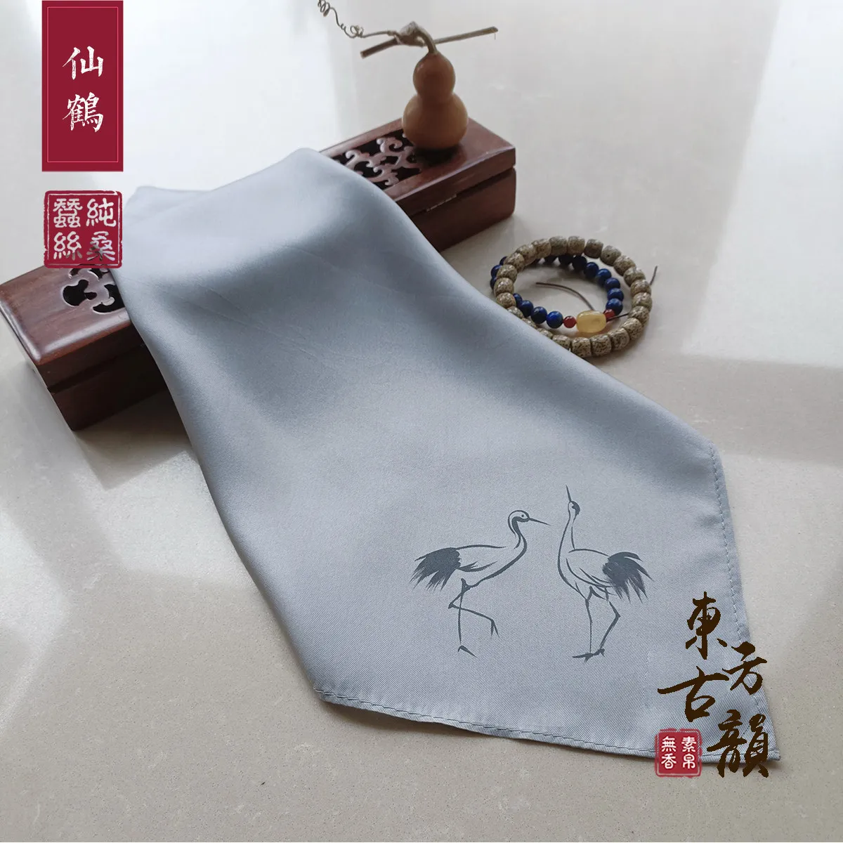 蚕糸シルクプレーンクレープサテンクラシック中国レトロスタイル手描き鶴柄メンズハンカチポケットチーフタオルギフトボックス