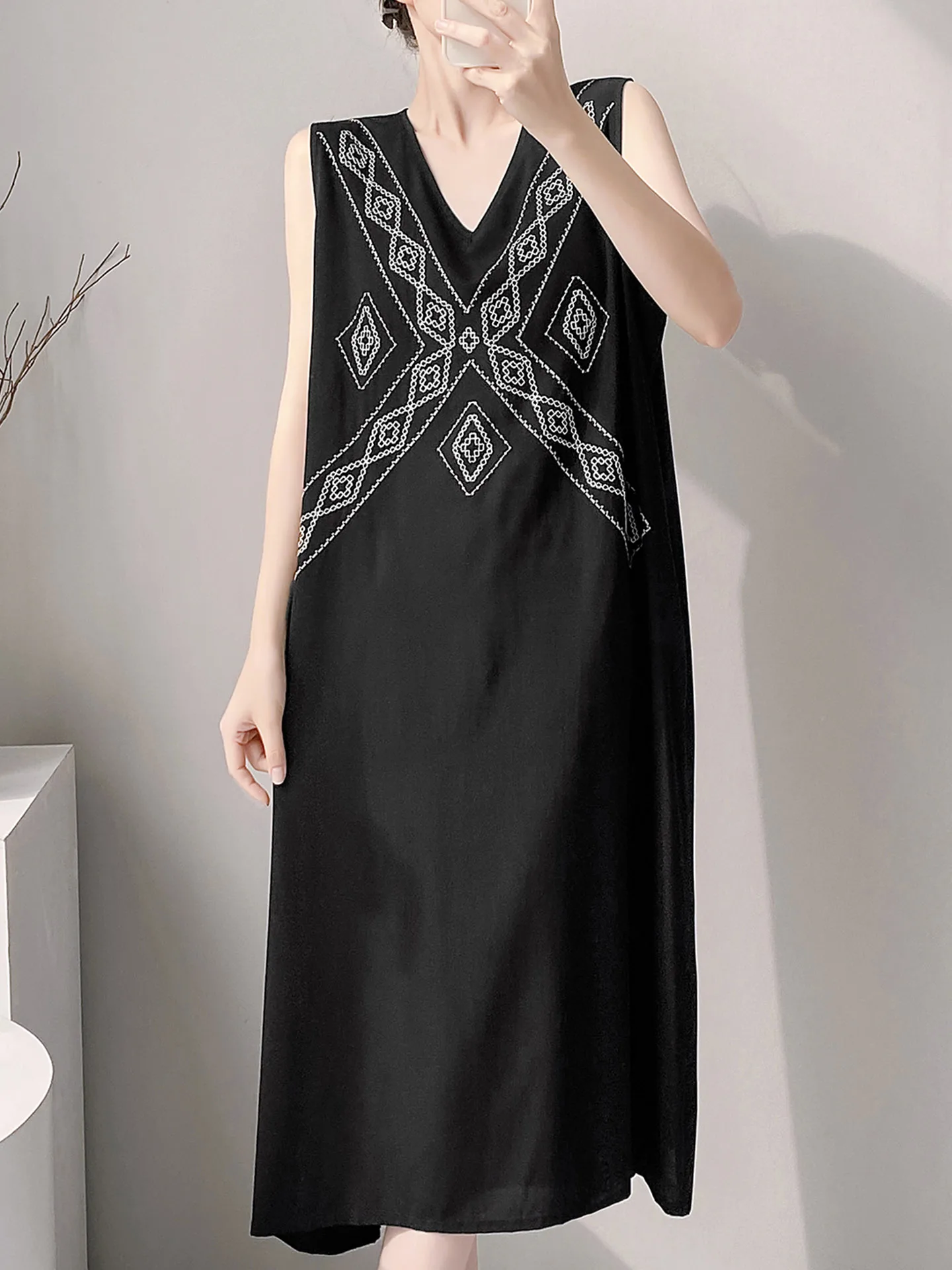 Retro Embroidered Sleeveless Midi Black Silk Dress Sleepwear for Women Casual Home Wear V-Neck Pullover Thin Summer Nightgown