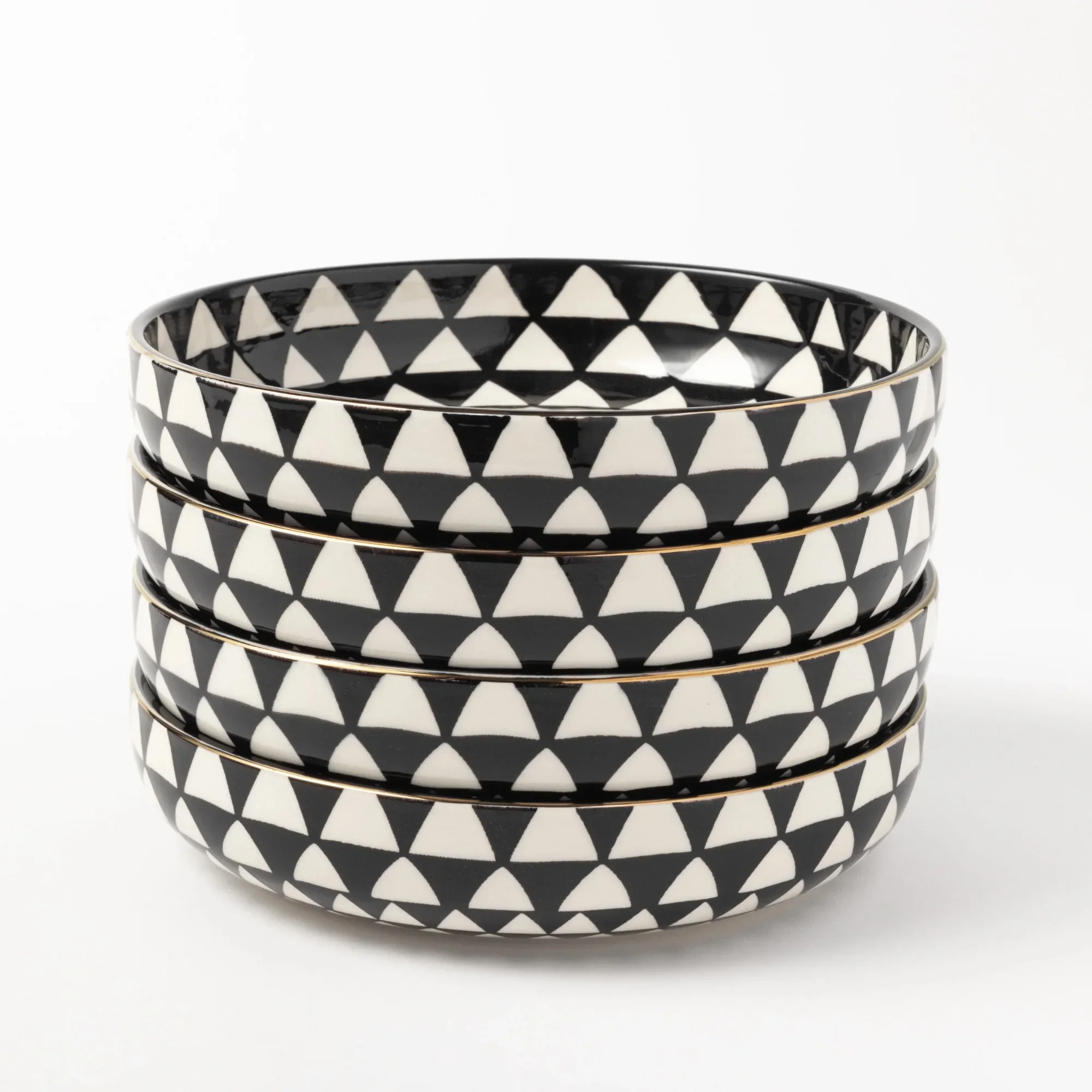 

Medallion 4-Pack Ceramic Low Bowls Black and White, ramen bowl, ceramic bowl, noodle bowl, bowl set