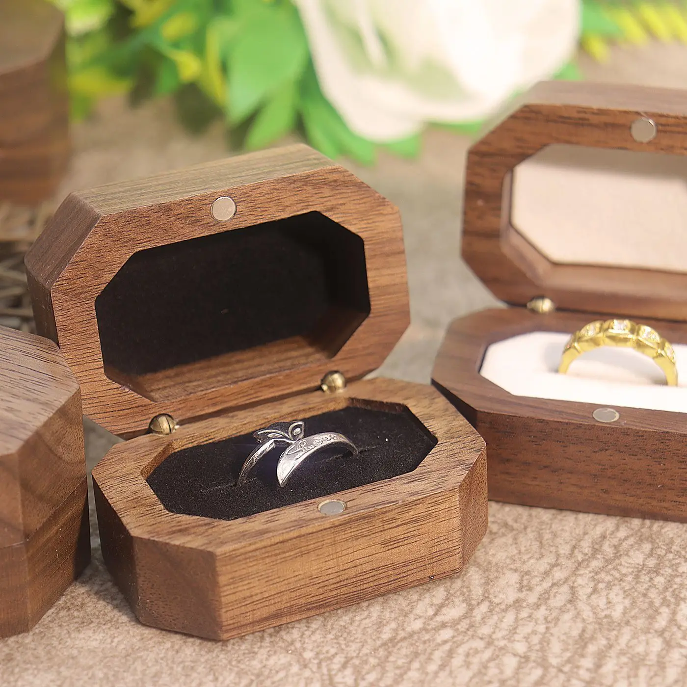 

Premium packaging gift box. Vintage black walnut jewelry box Pair ring earrings Ring jewelry jewelry storage box.Wooden box