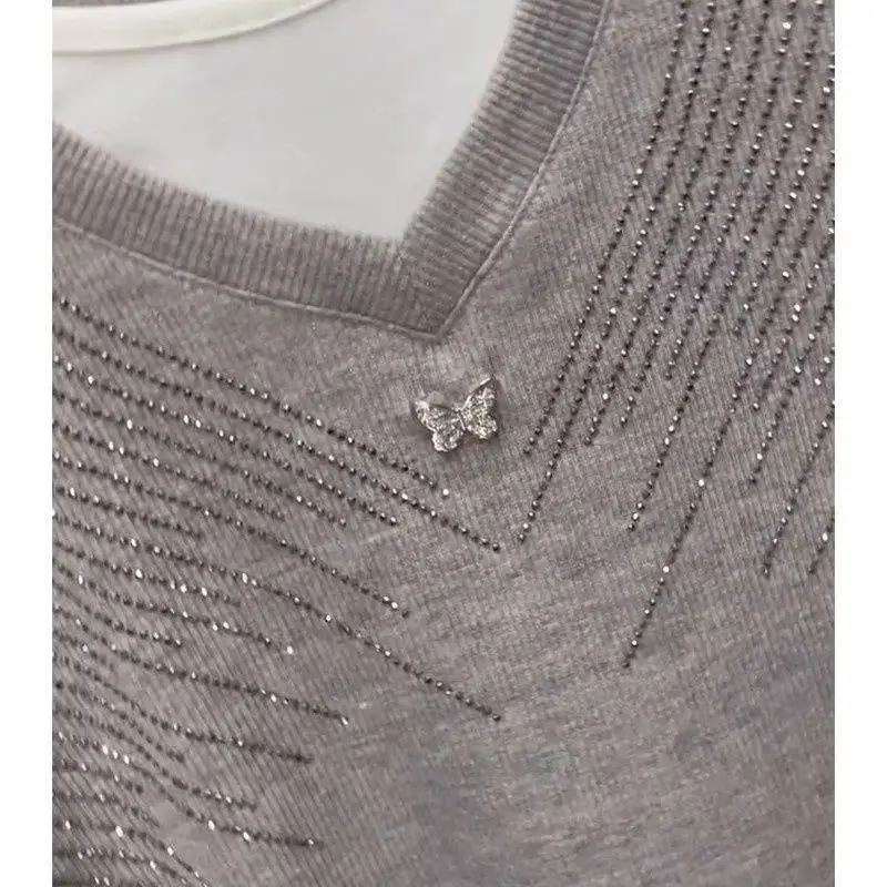 Two-piece Temperament V-neck T-shirt for Women in 2025 Summer Fashionable Waist-hugging Top