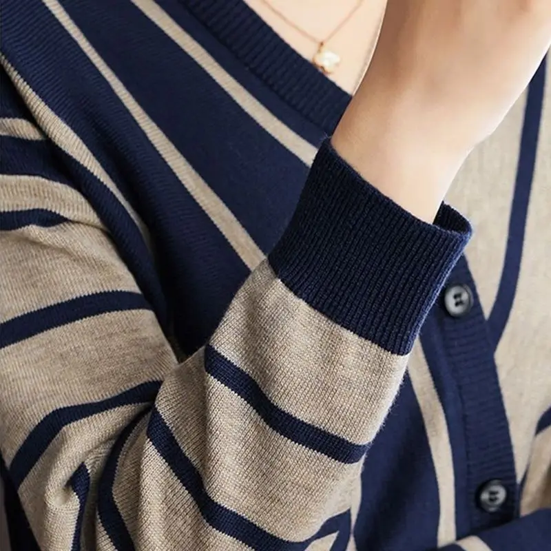 2023 Autumn and Winter New Elegant and Versatile Temperament Women\'s Clothing Splice Button V-Neck Long Sleeve Stripe Pullover