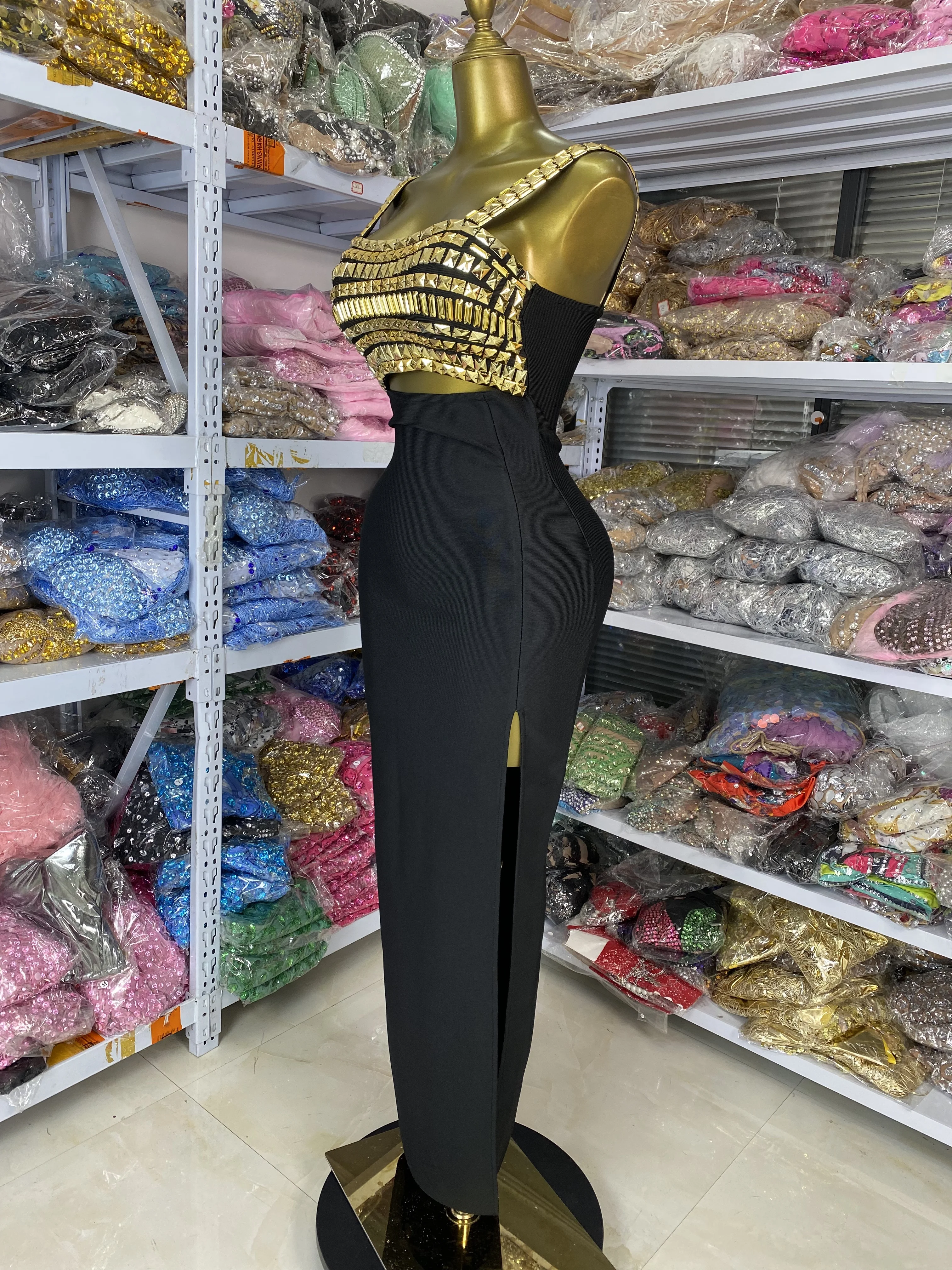 2025, neues Design, Verbandkleid, goldene Pailletten, Stickerei, Slash-Ausschnitt, Ausschnitt, offenes Bein, lange Promi-Abend-Club-Party, Gala-Kleider