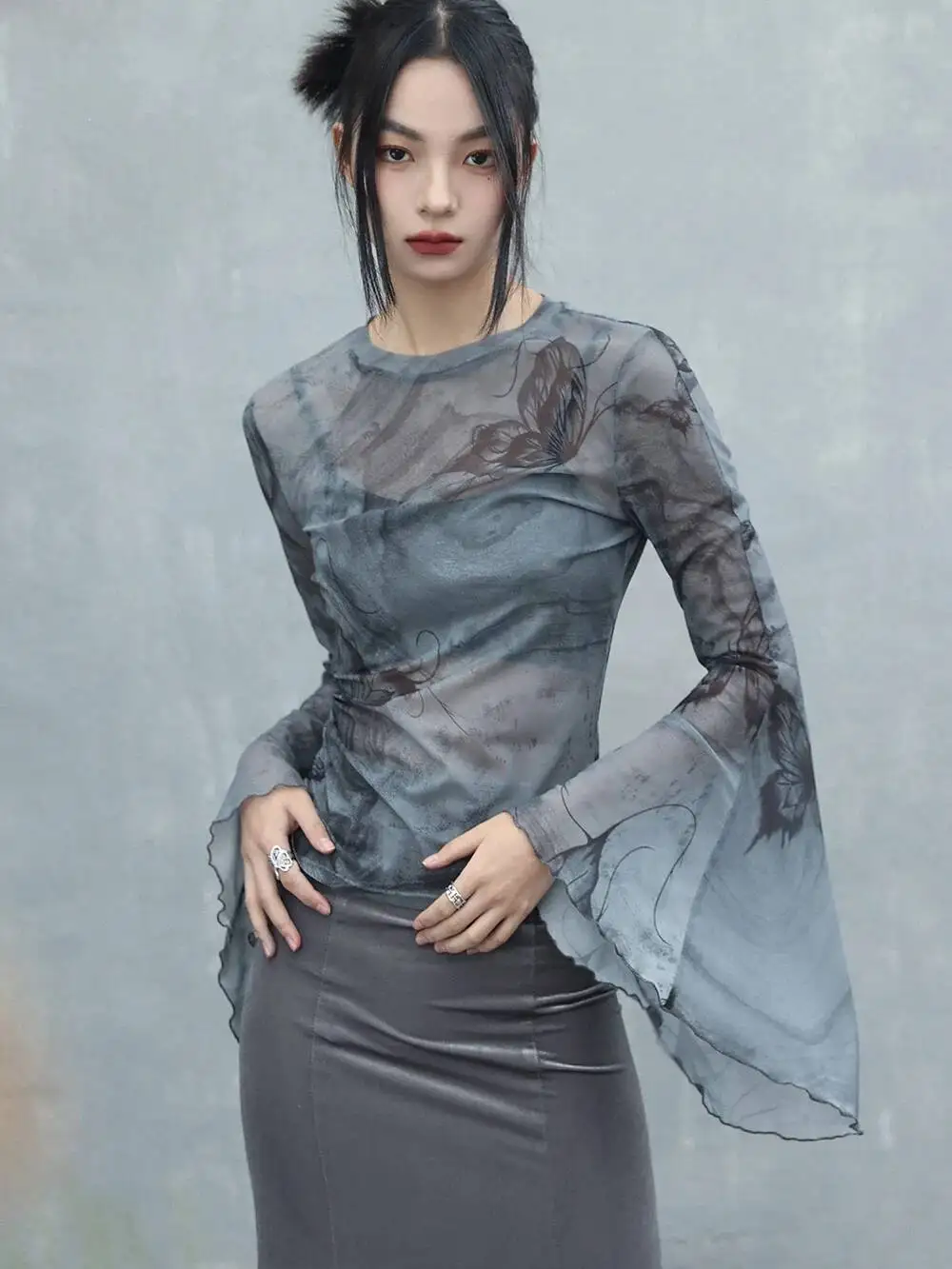 UMI MAO สไตล์จีนมุมมองผู้หญิงฤดูร้อนบางเสื้อยืดตาข่ายยืดหยุ่นพิมพ์ผีเสื้อแขนบานด้านล่างเสื้อ