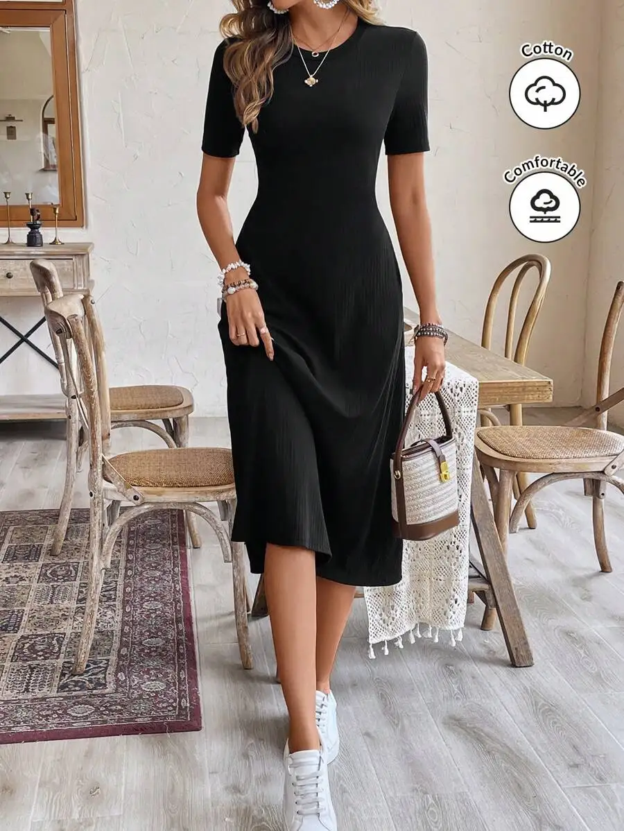 

Black Short Sleeve Round Neck Midi Dress with Pleated Detail
