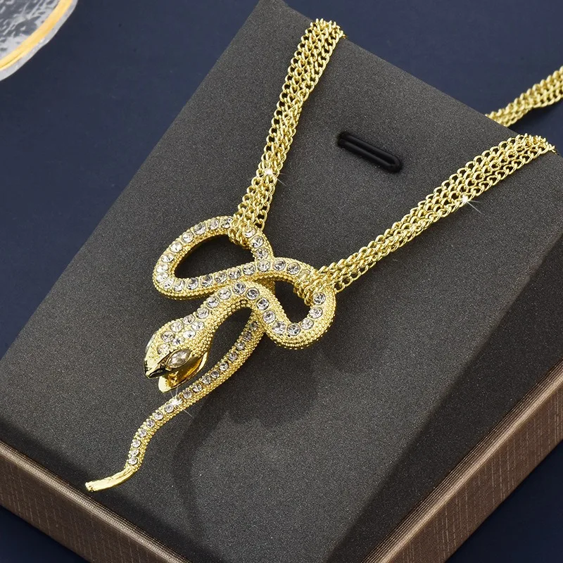 

The new multi-layer spirit snake necklace is gender-neutral, simple and versatile, suitable for both men and women