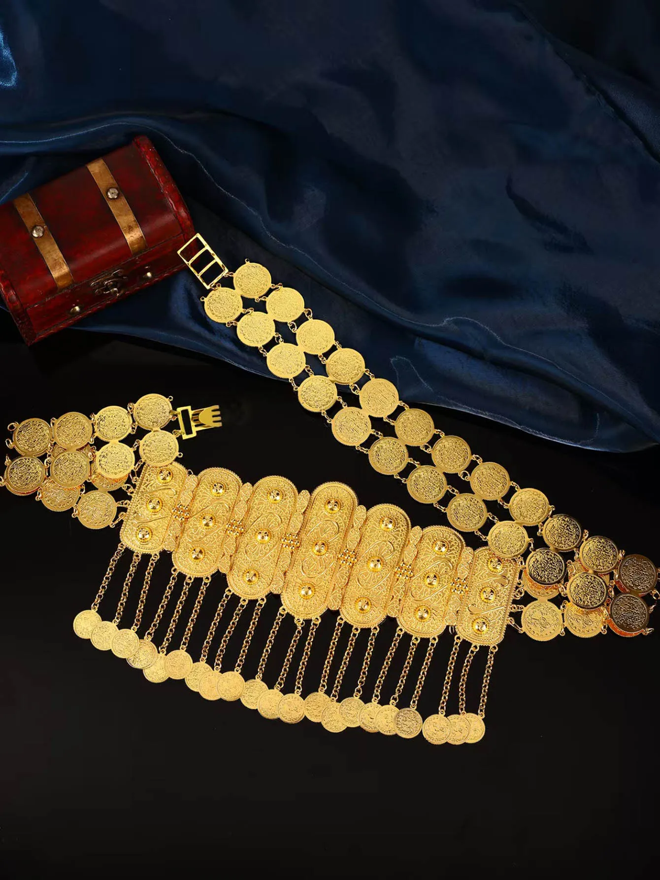 The Robe Belt of Arab Women, made of Metal And With Coin Pendants, And The Robe Wedding Waist Chain of Moroccan Women
