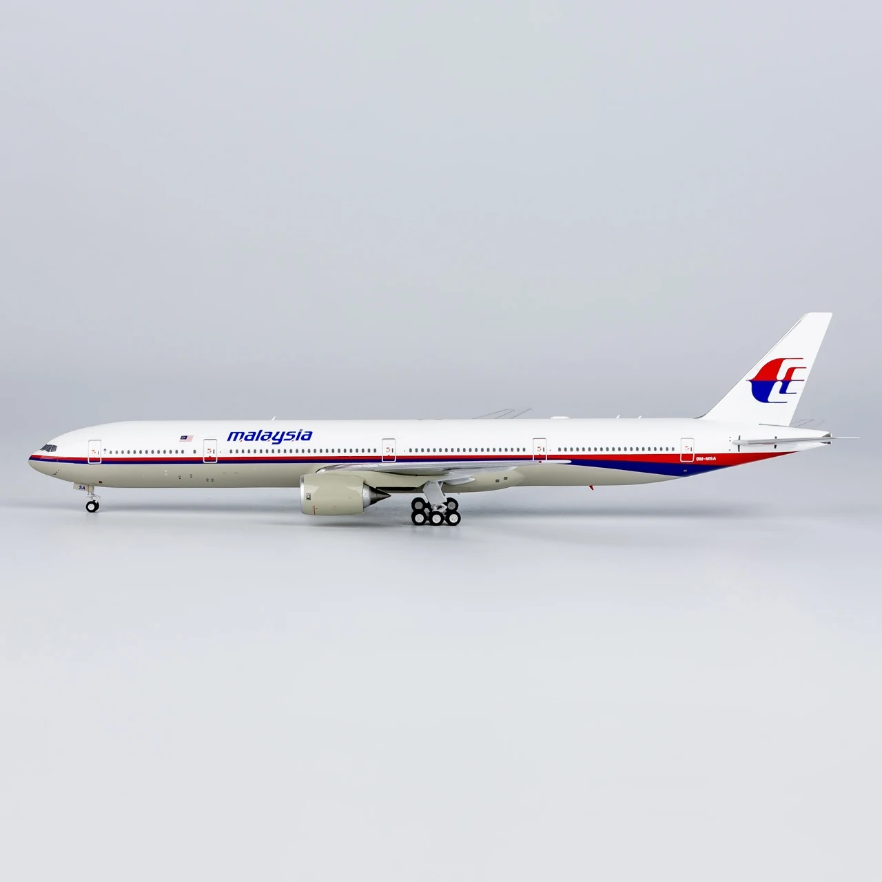 73045 Alloy Collectible Plane Gift NG Model 1:400 Malaysia Airlines Boeing B777-300 Diecast Aircraft Jet Model 9M-MSA