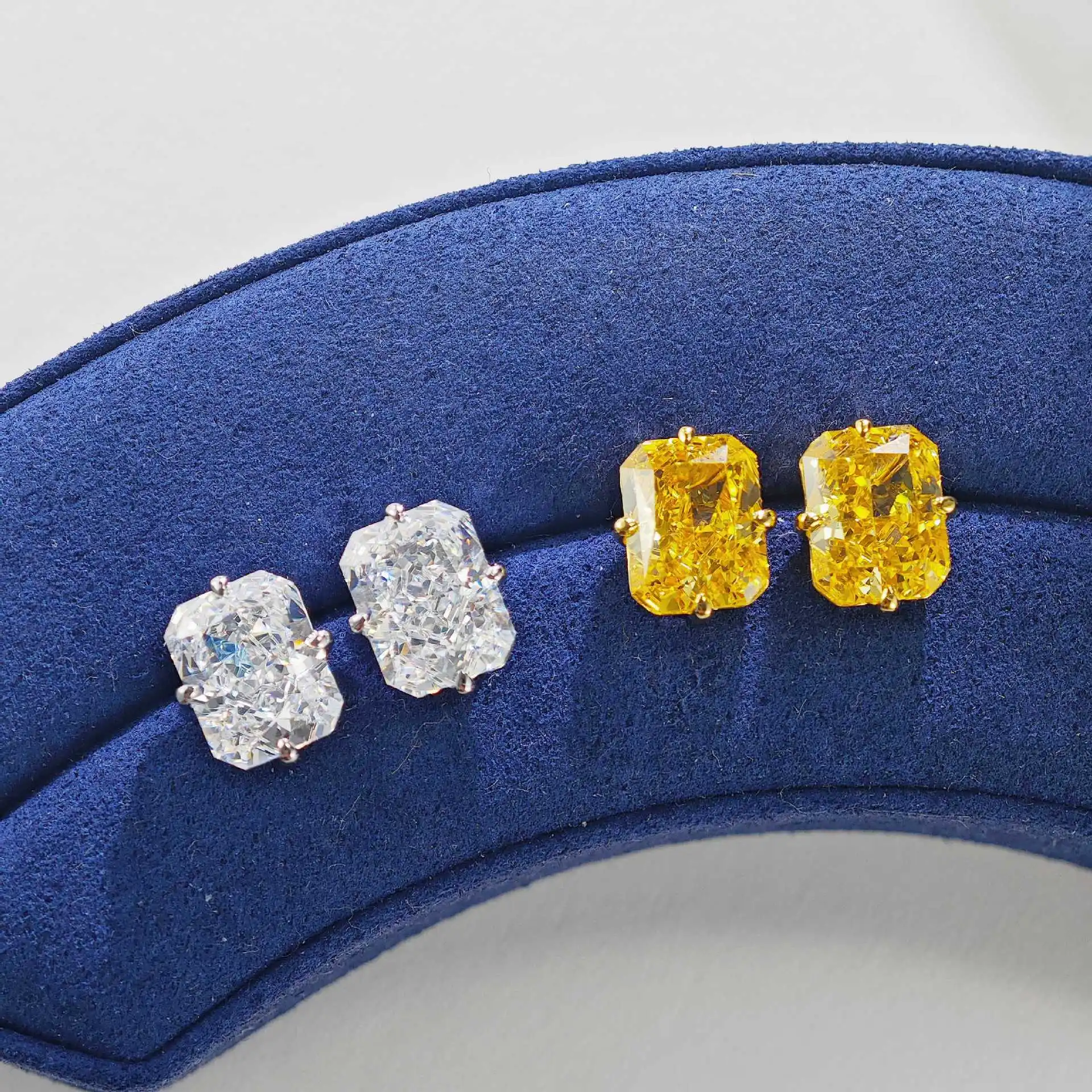 

PT950 Platinum Square Sugar Ice-Cut White/Yellow Diamond 3CT Earrings Women - Premium 3CT, fits dinners & events