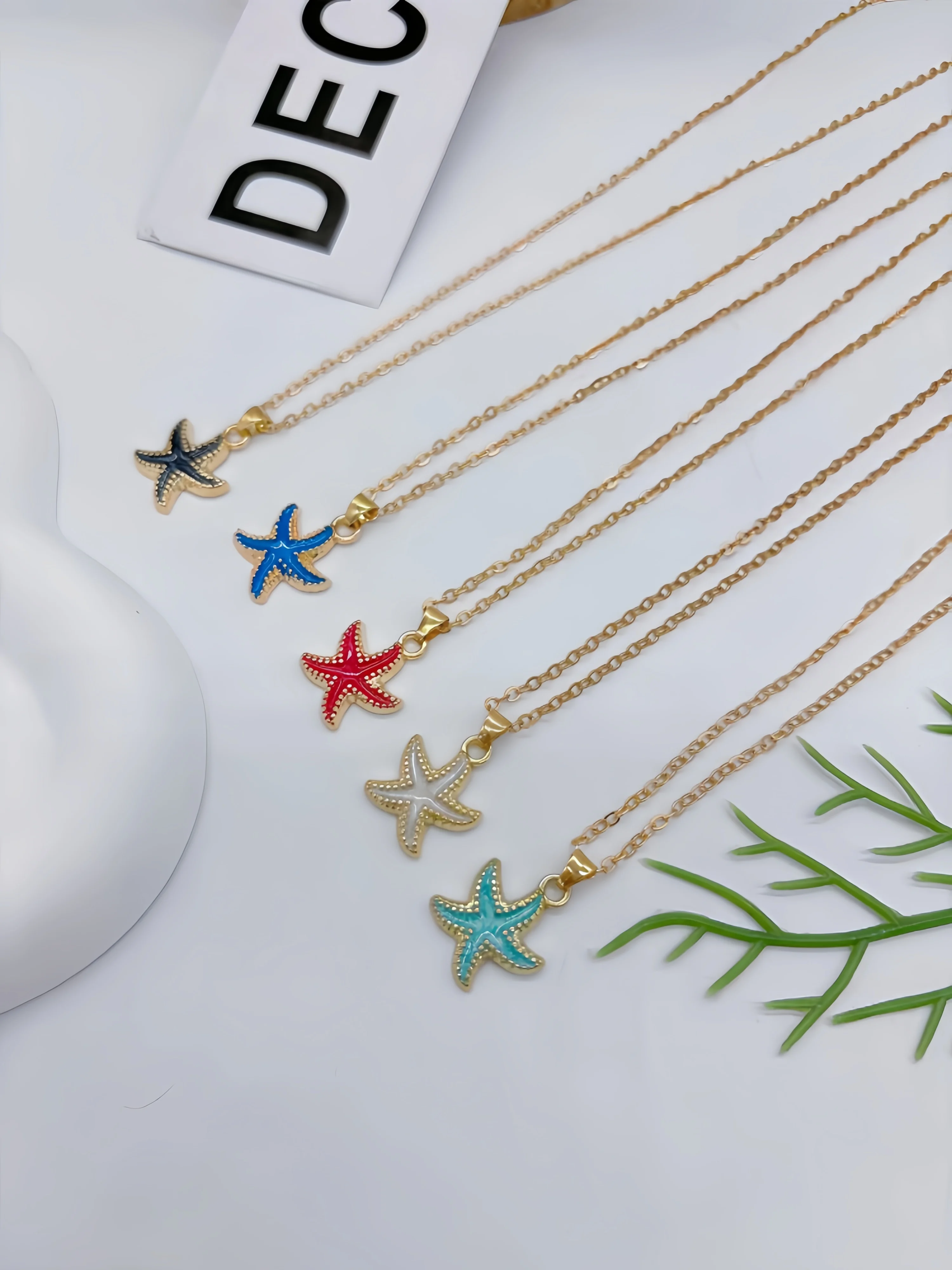 1PCS Bohemian-Style New Fashionable And Simple Starfish Collarbone Chain Necklace is Perfect For ladies To Wear When Going Out