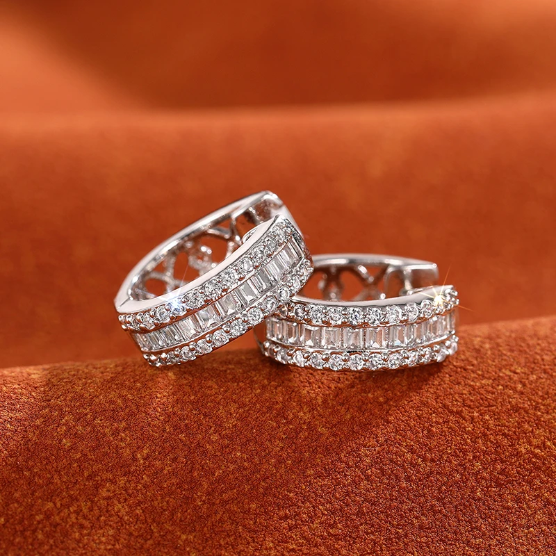 Huitan Chic Damen-Creolen, kleine Creolen mit schillerndem Zirkonia, exquisite weibliche Ohrringe, Alltagskleidung, luxuriöser, trendiger Schmuck