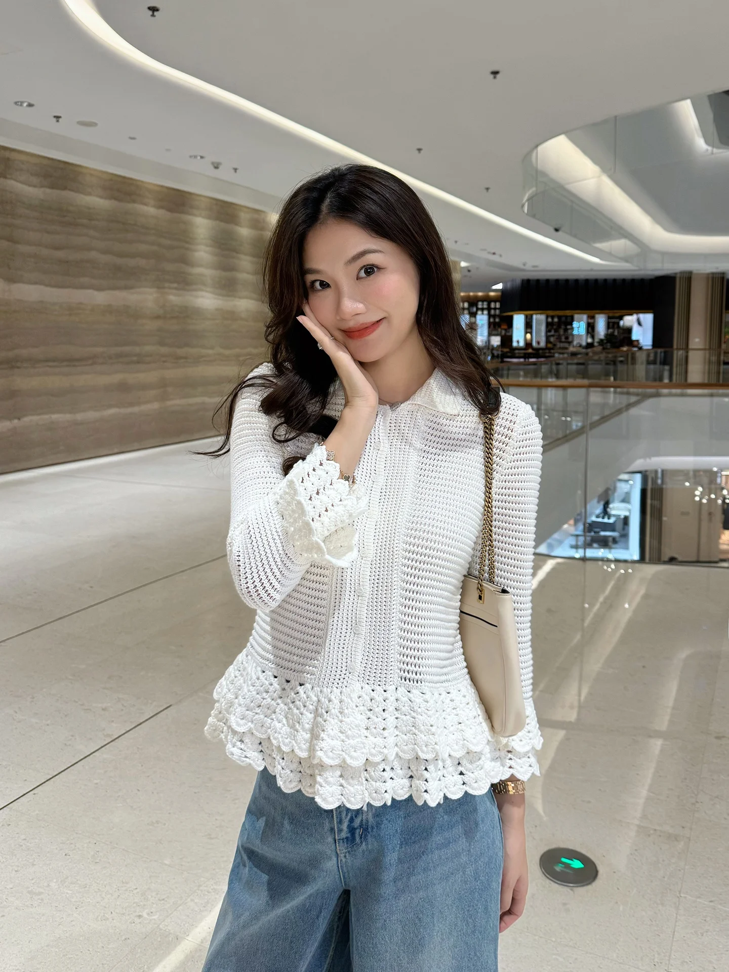 

Новый осенне-зимний вязаный кардиган Mengmei с отложным воротником, кружевной отделкой и рукавами-колокол, женский топ