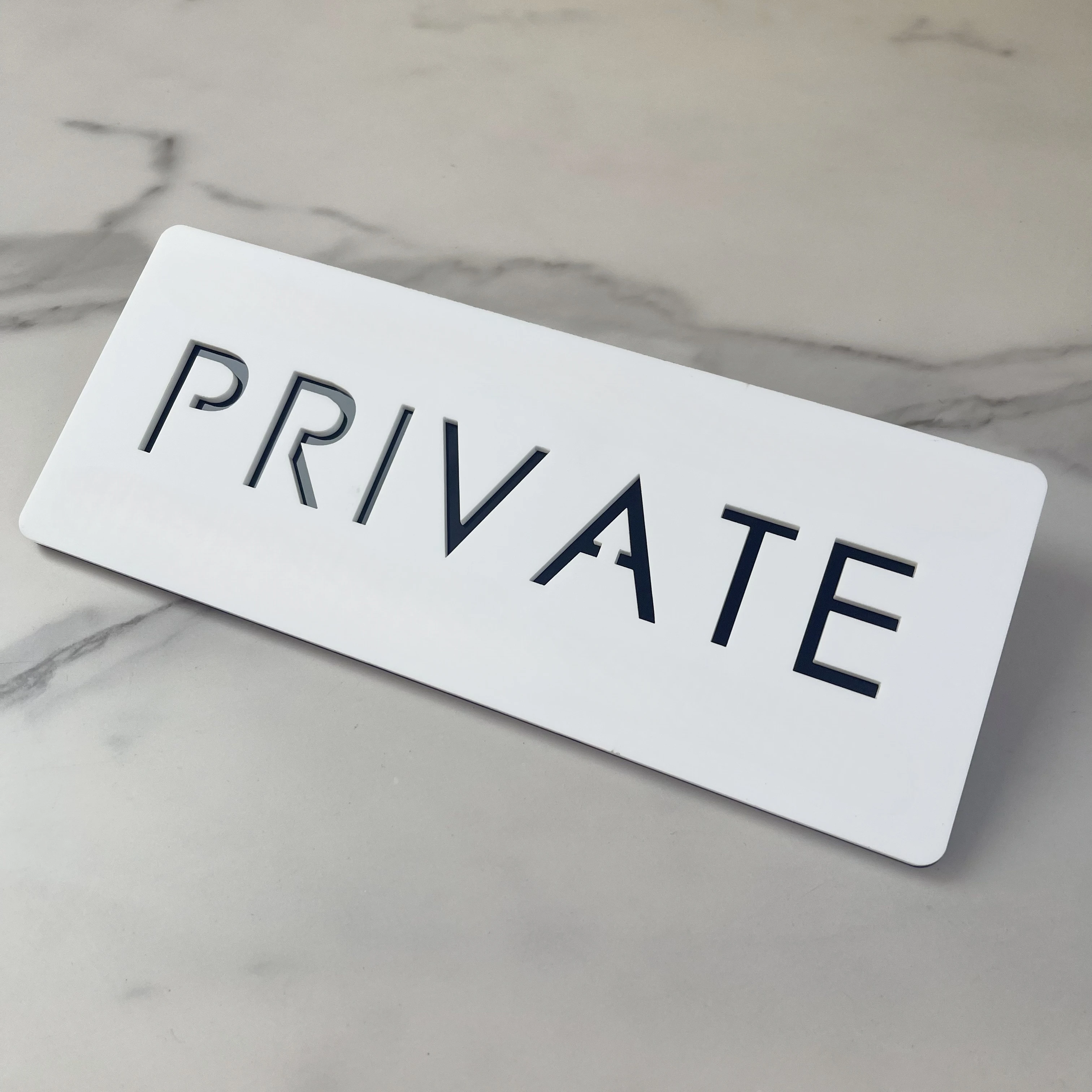 

Частный индивидуальный черный акриловый номер дома, уличный декор стен, персонализированная адресная табличка, офисная табличка с именем, знак направления