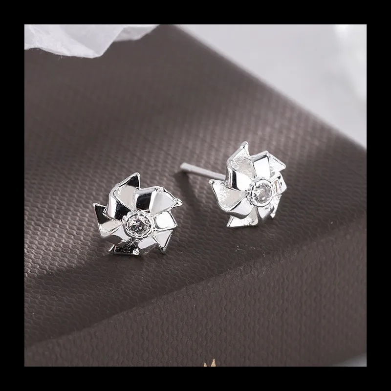 الفرنسية Ins موري طاحونة الزركون وأقراط المرأة بسيطة العصرية أزياء صغيرة جديدة سوبر الجنية فتاة الأقراط