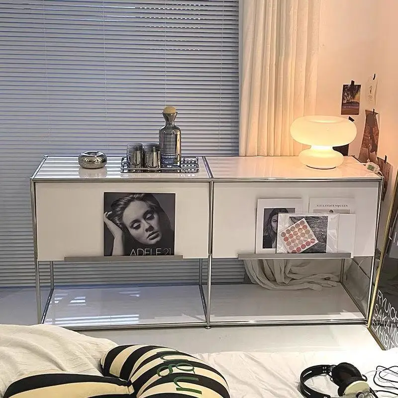 Armário lateral medieval