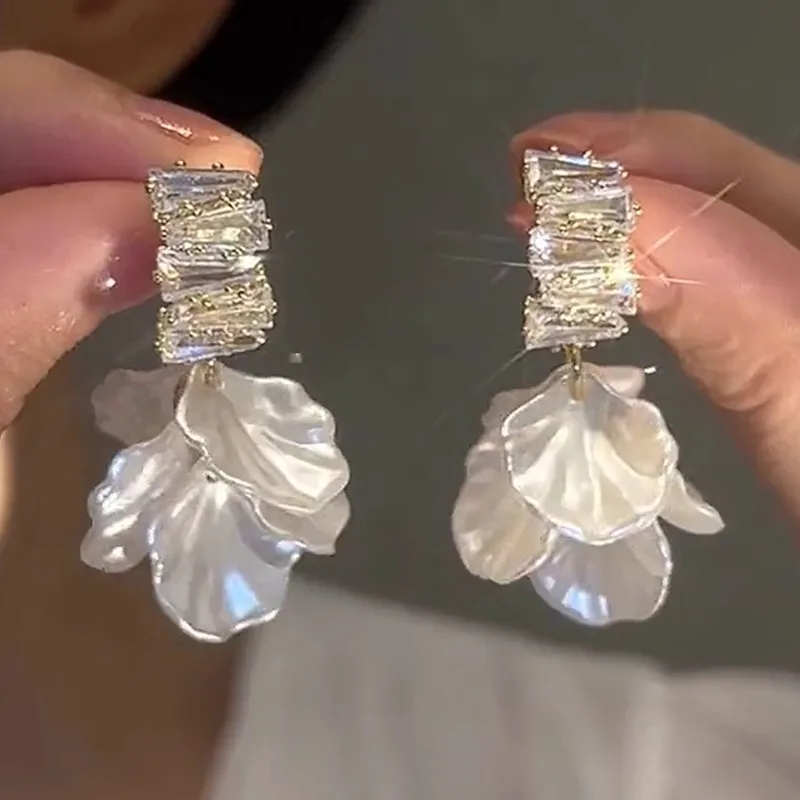 

French shell flower earrings new design petal earrings