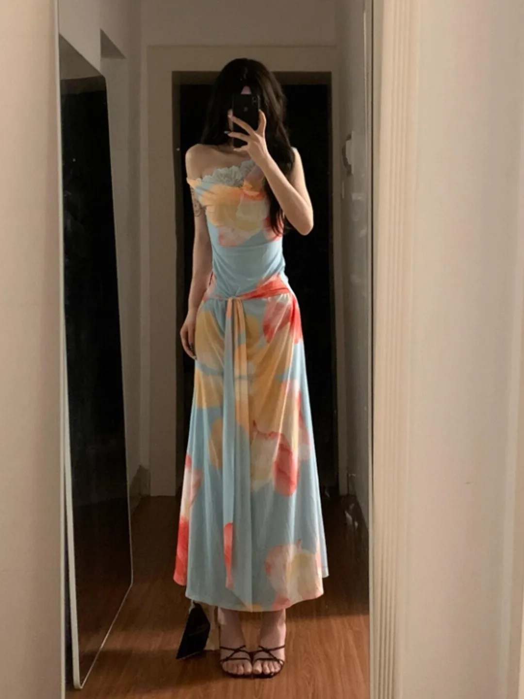 

Unique Design Sensation Beautifully Tailored Shoulder Baring Waist Cinched Long Dress Fashionable Elegant Fit Summer Dress