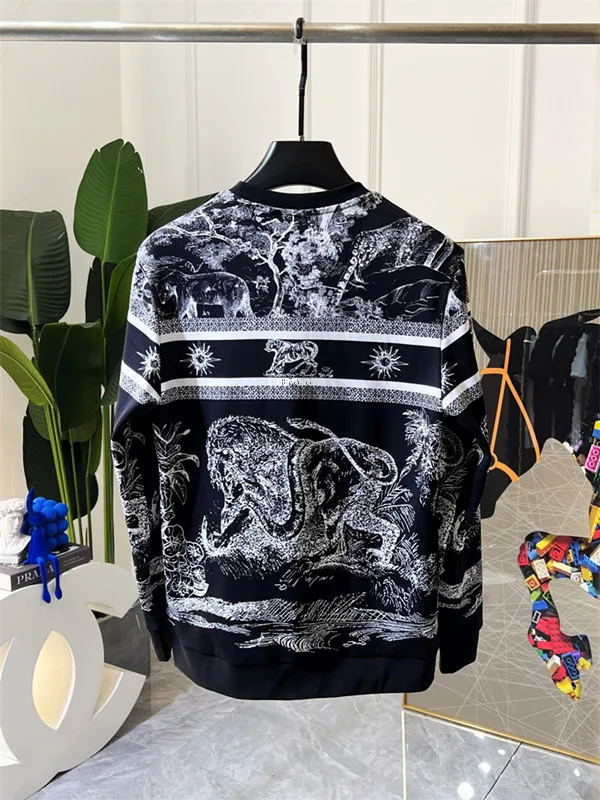 Europe and the United States men's 2023 winter new Long sleeve round neck animal print Fashionable velvet hoodie