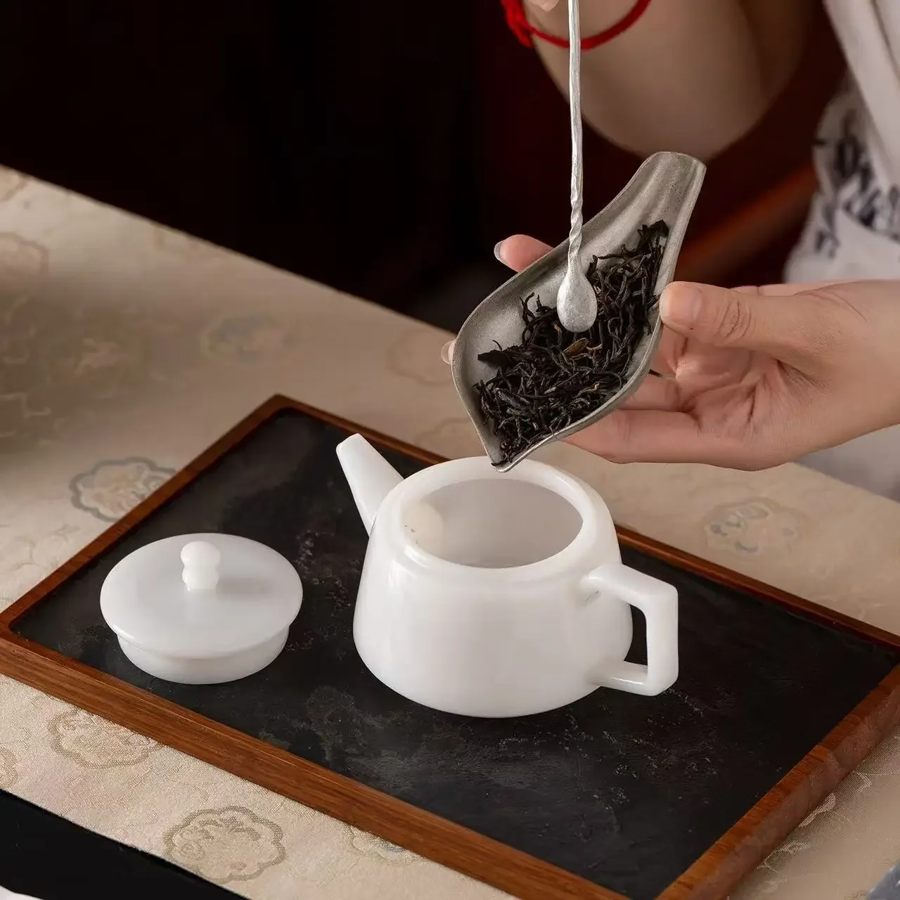1PC Pure Jade Porcelain Dezhong Pot Dehua White Porcelain Bubble Teapot Household Kung Fu TeaSet Ceramic Filter Pot Holiday Gift