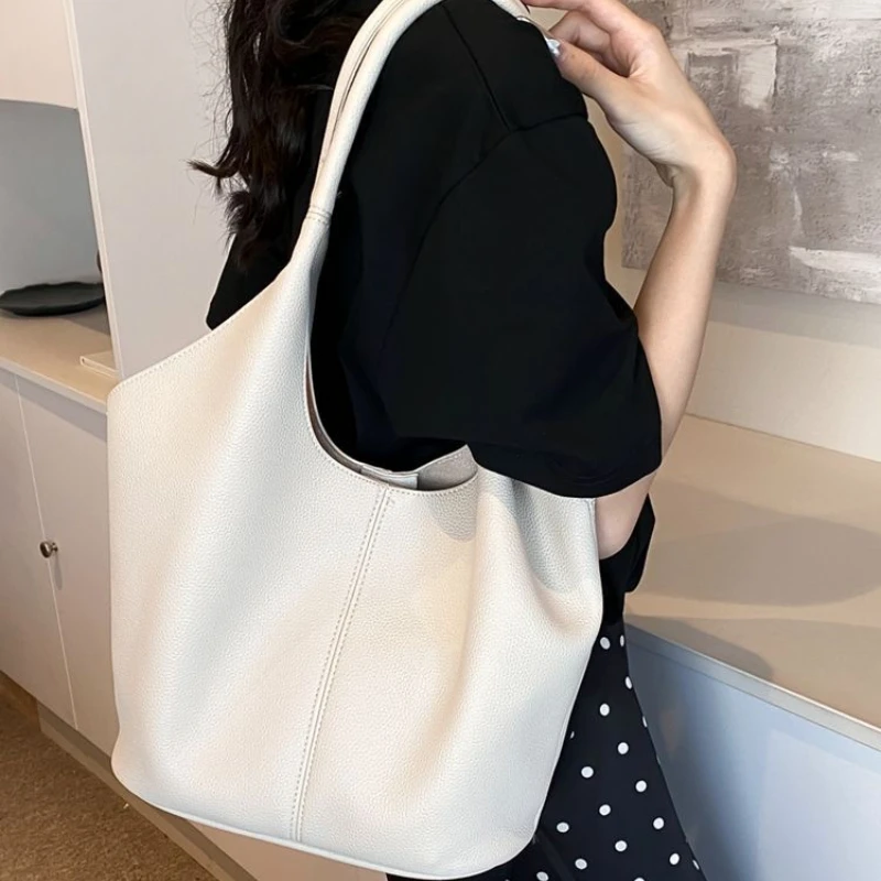 Simple Large Capacity Bag Female 2024 New Korean Version of Commute Shoulder Armpit Bucket Package Soft Pitot Bag Shoulder Bags