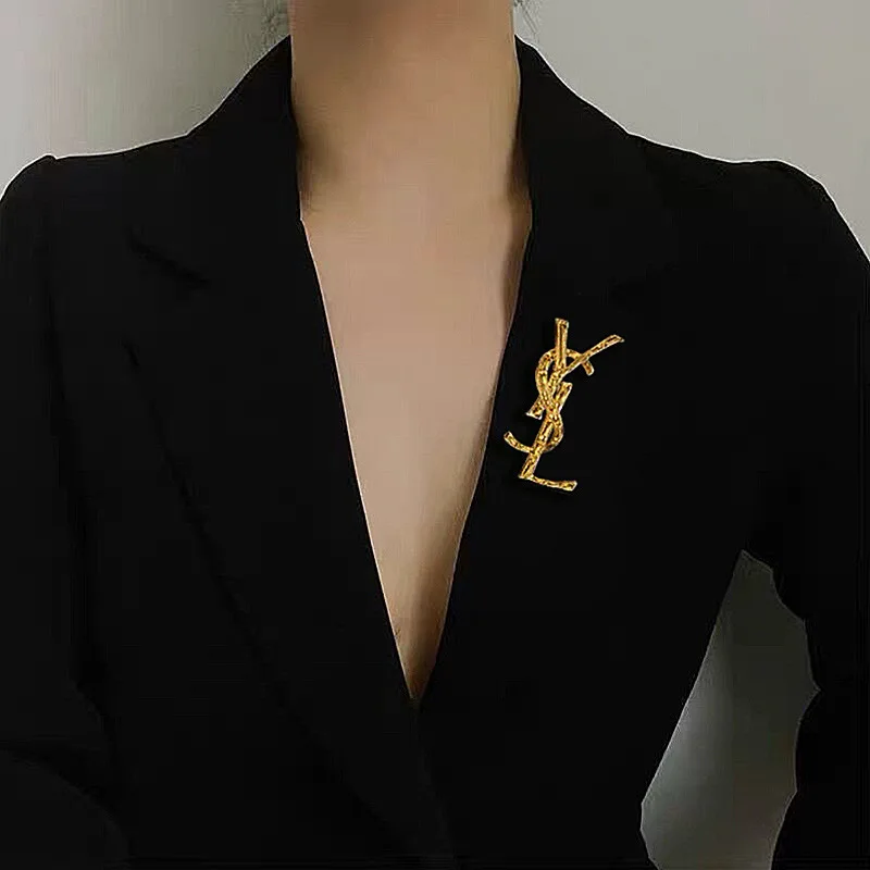 2025 temperament high-grade brooch high-grade female design sense niche suit sweater suit new fashion accessories pin