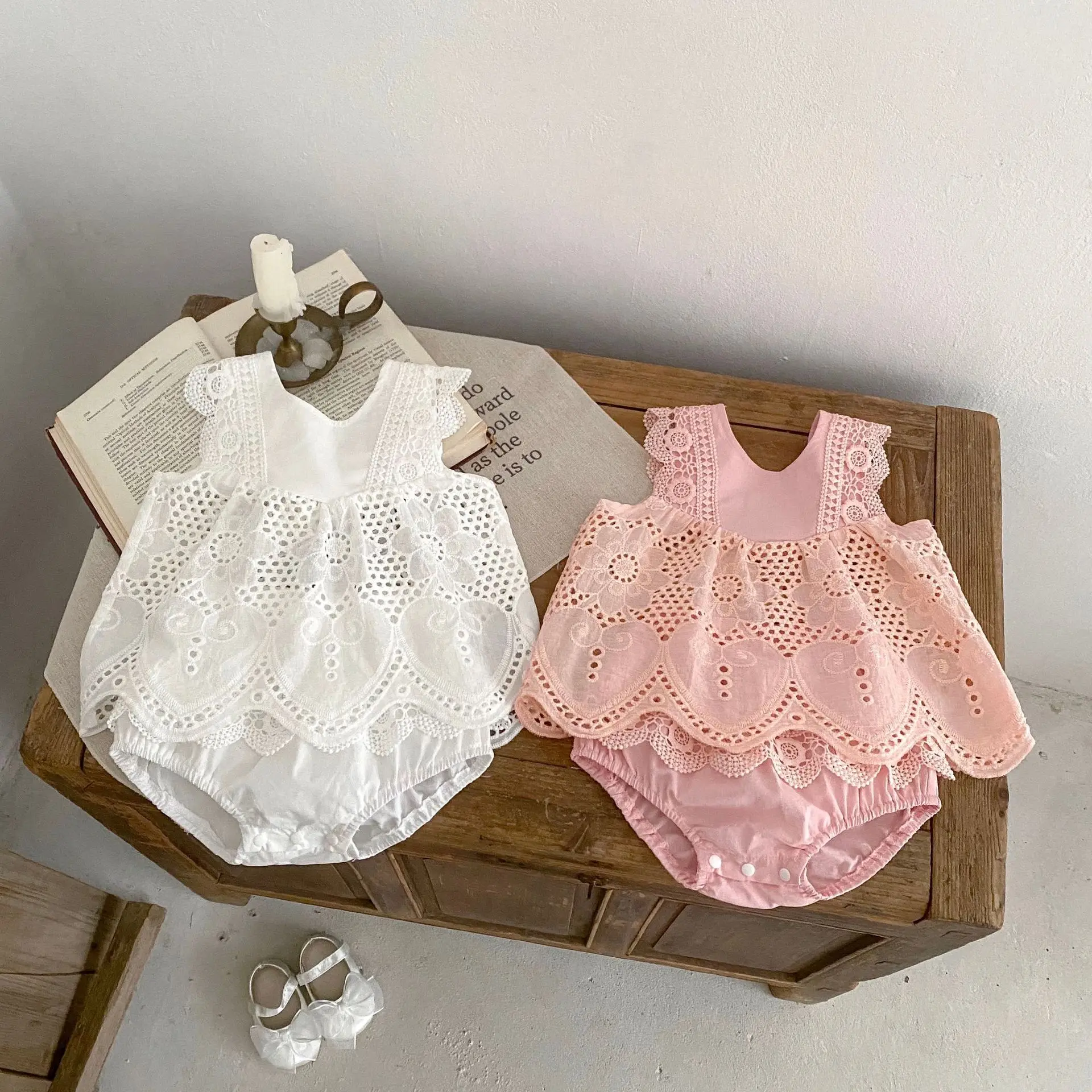

2024 Summer Infant Girl 2-piece Set Round Neck Sleeveless Lace Panel Top+Clear Color Butt Pants Suit Toddler Girl Outfit