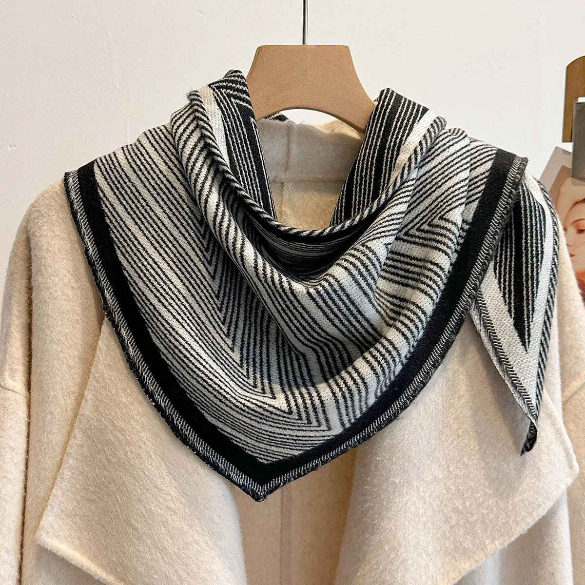 Geometric Herringbone Stripe Triangle Shawl Soft Knitted Scarf For Women Minimalist Neck Wrap Versatile Shoulder Cover Daily