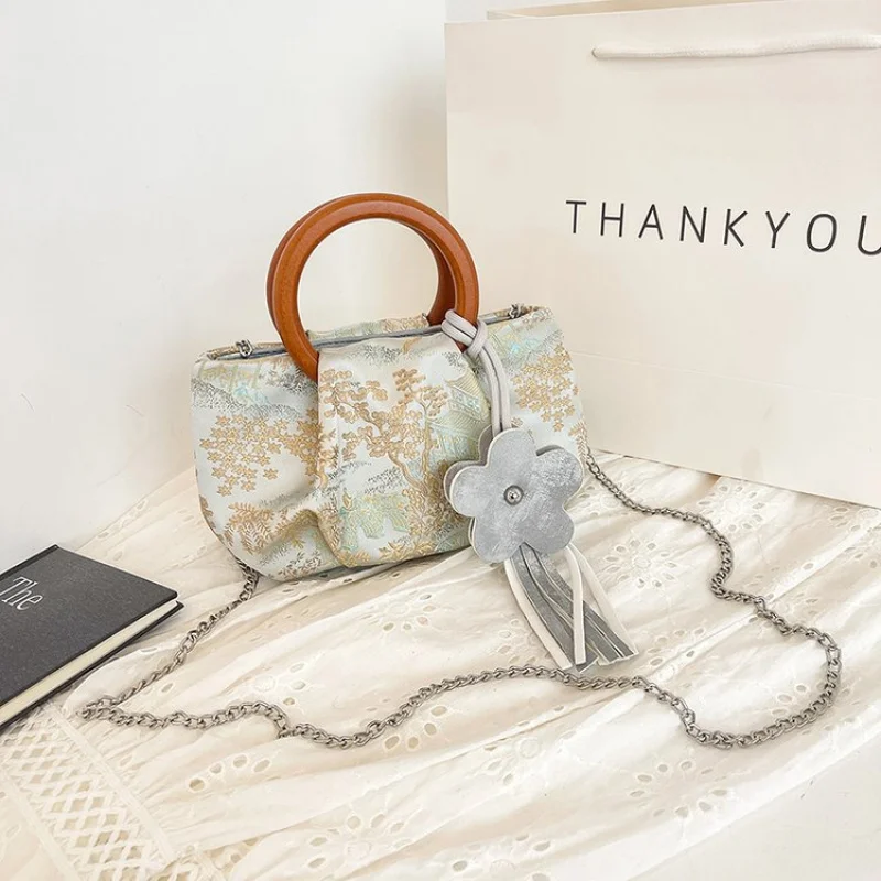 

Ladies Shoulder Bag Made Of Fine Leather Boasting Classic Paris Inspired And Trendy Vintage Look​