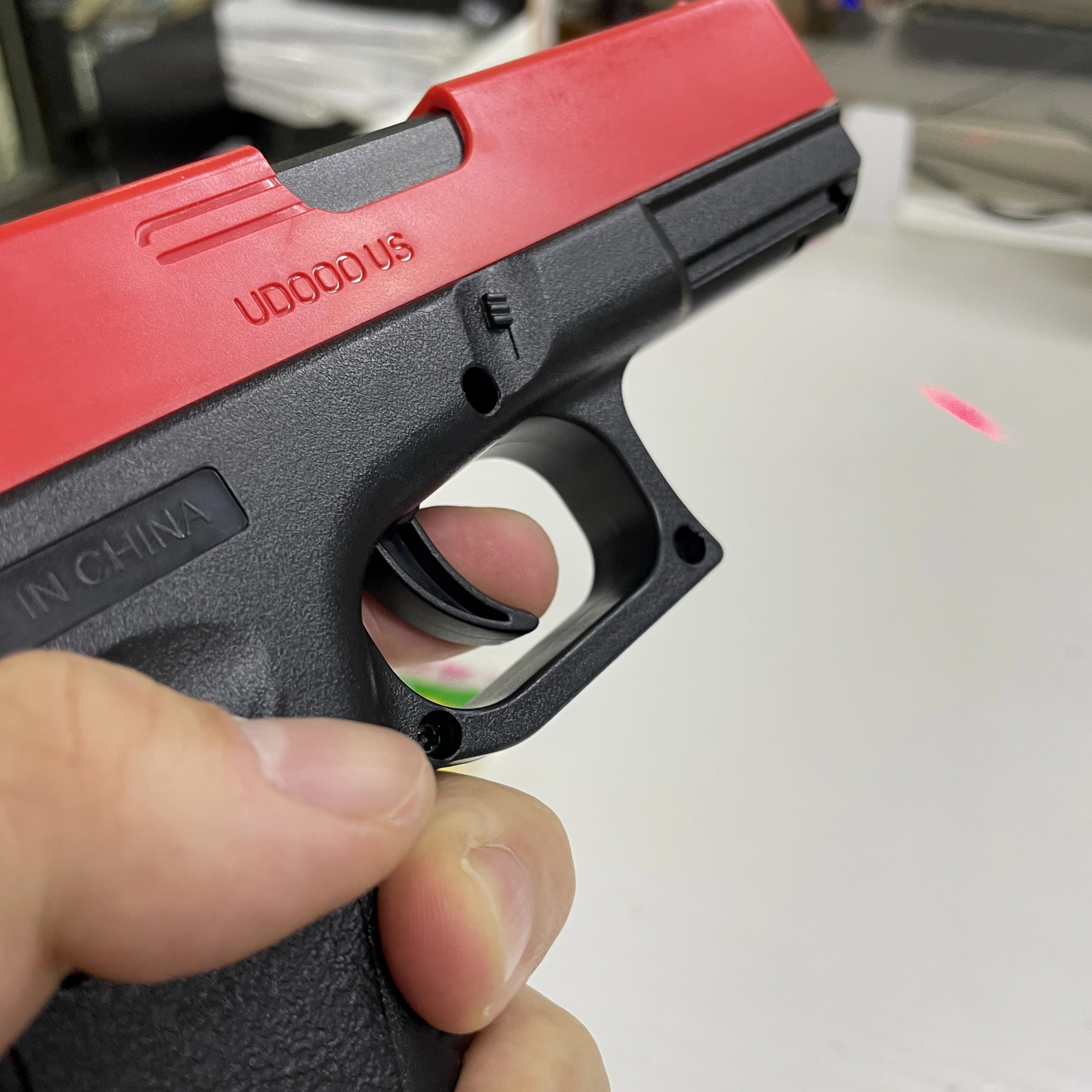 G17 Ciągłe rzucanie pancerza Desert Eagle Model pistoletu dla dzieci Chłopięcy pistolet Pusta komora Wiszące pociski 6-8 mm