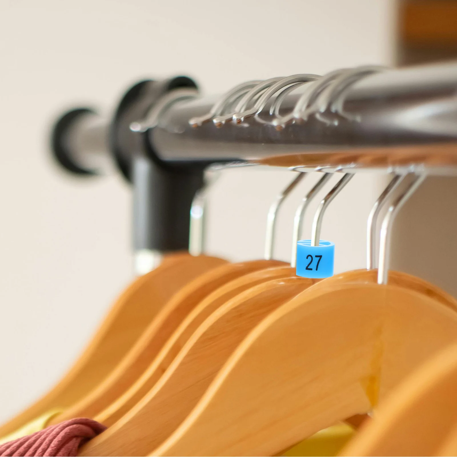 

200 Pcs Size Display Board Clothes Tag Hangers Clothing Clips Marker Round Rings