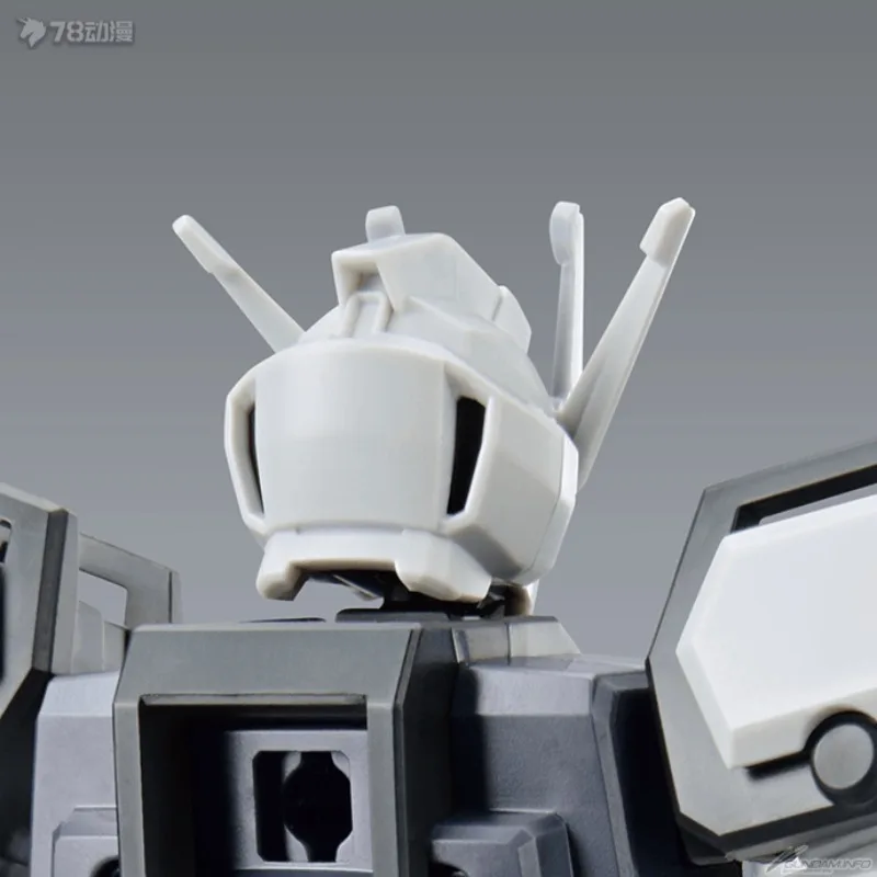 BANDAI Original ENTRY GRADE Series EG Gundam startet einen starken Angriff auf Gundam (intaktiven Modus). Kunststoff-Montagemodell