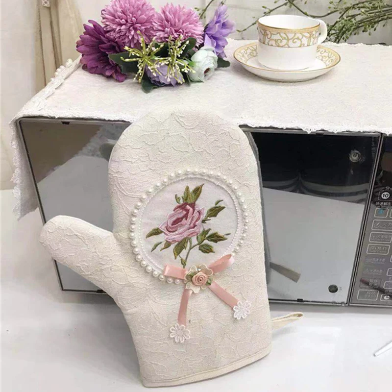 Retro Lace Oven Mitts Padded Microwave Oven Gloves Heat Insulation Anti-Scalding French White Pearl Kitchen Gloves Accessories