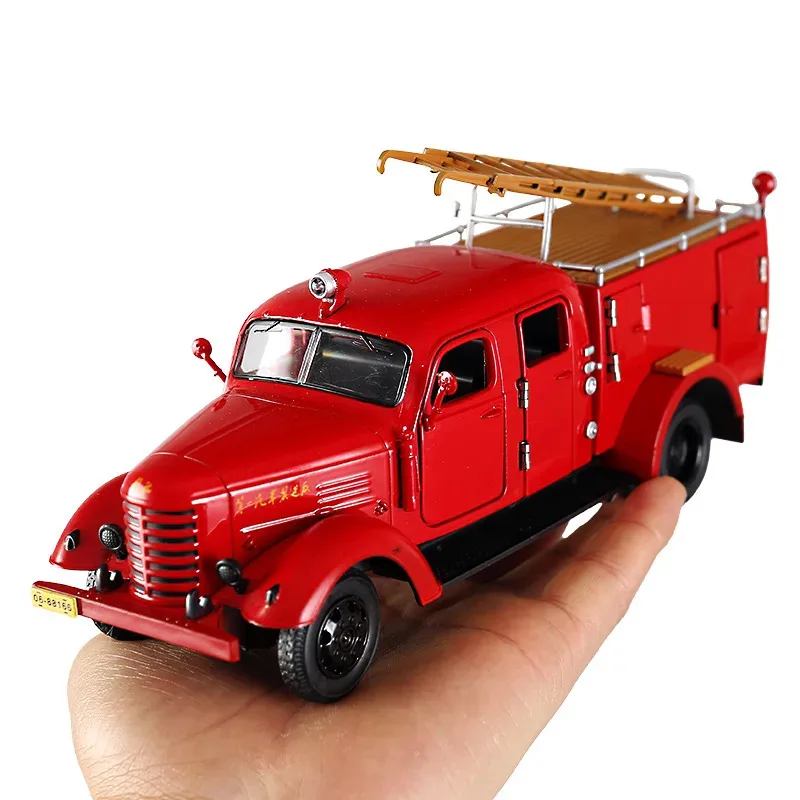 

Metal jiefang fire car model alloy pull back retro water tank fire truck Children's sound and light toys High quality