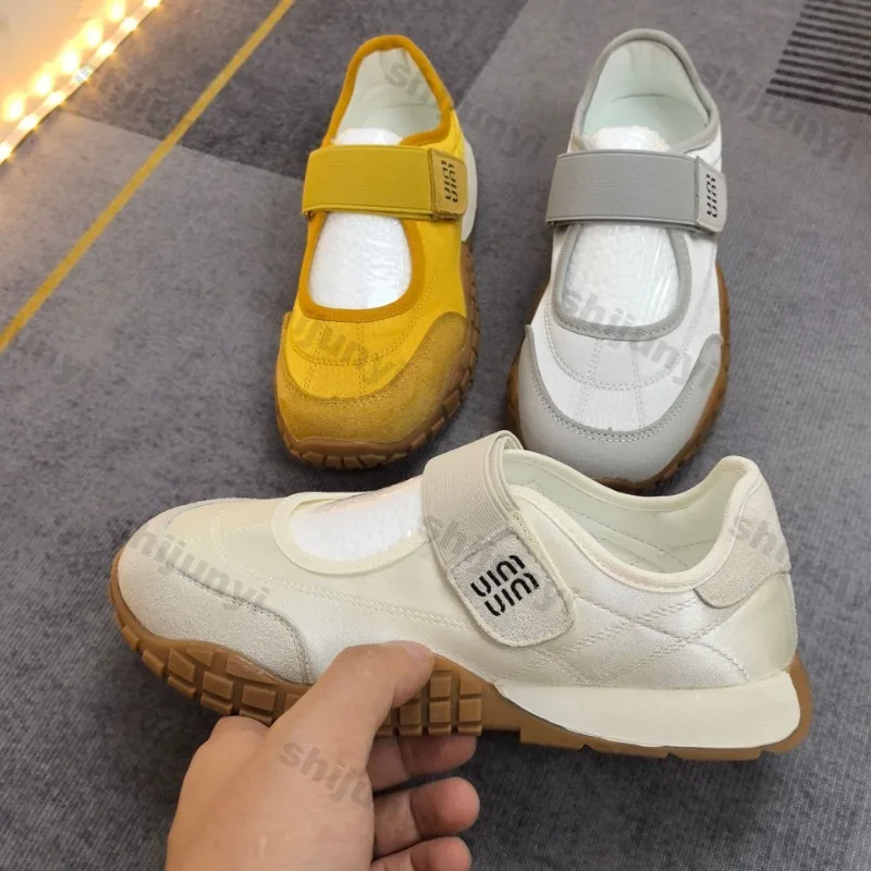 

Женские кроссовки на платформе, лето 2024, нескользящая дышащая спортивная обувь с круглым носком, увеличивающая рост, удобные модные повседневные туфли на плоской подошве