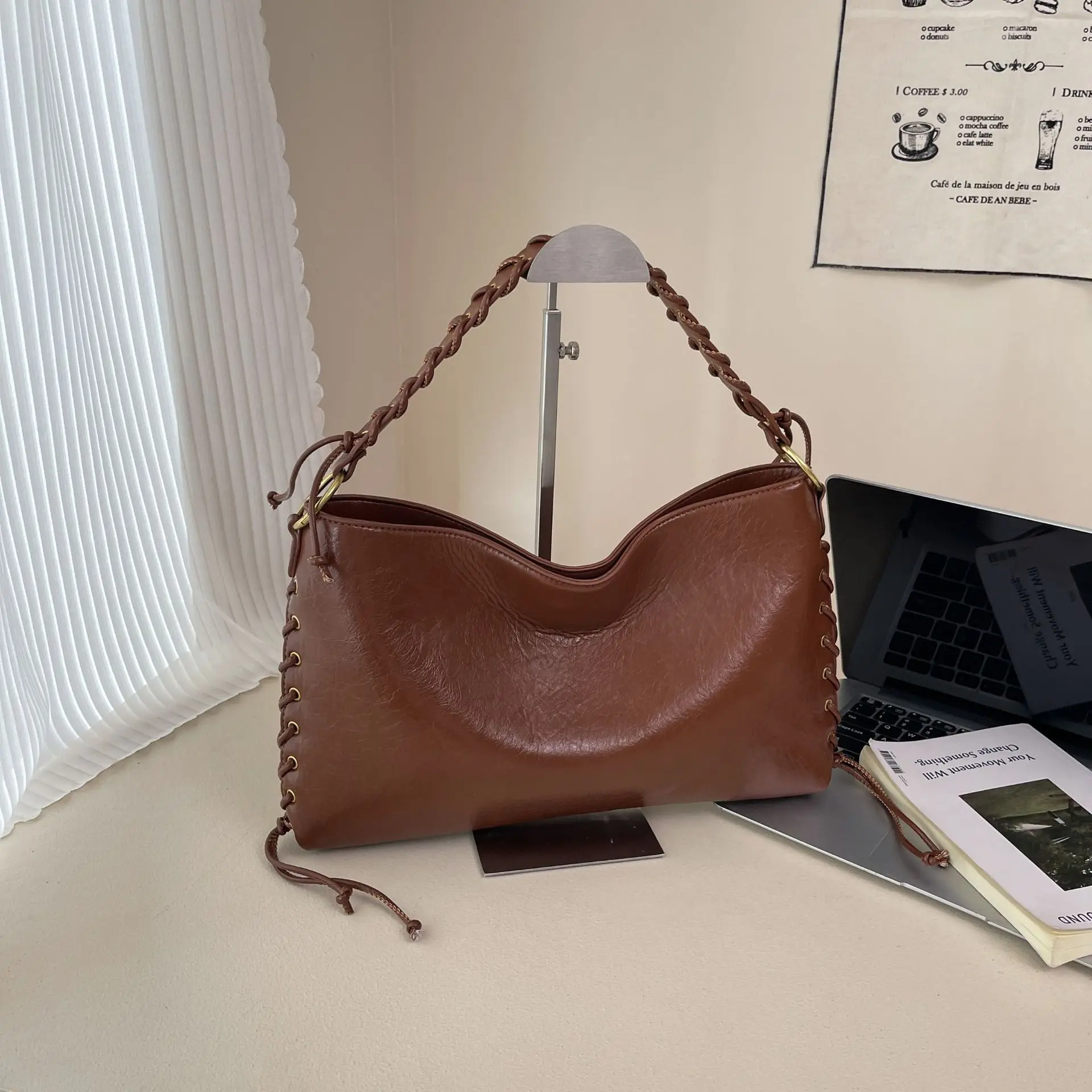 

Fashion Tote Bag - Unique Small-Shoulder Crossbody, Spacious & Lightweight, Versatile Work/Leisure Purse with Modern Aesthetic