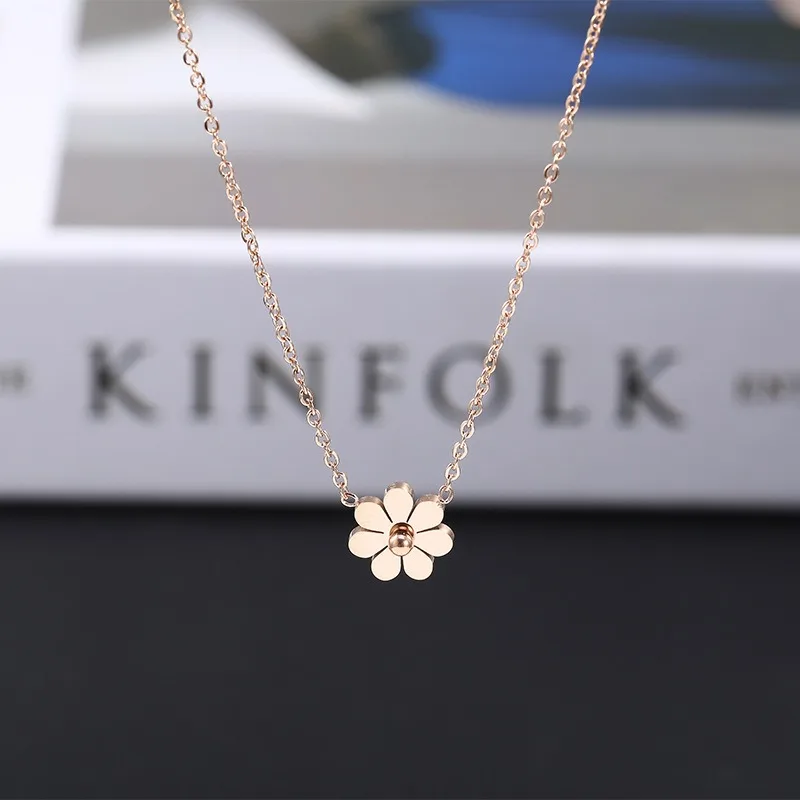 Zoesky Titanium Steel Daisy Flowers Pendant Necklaces For Women Girls 18K Rose Gold Plated Charms Choker Collier Jewelry Gift