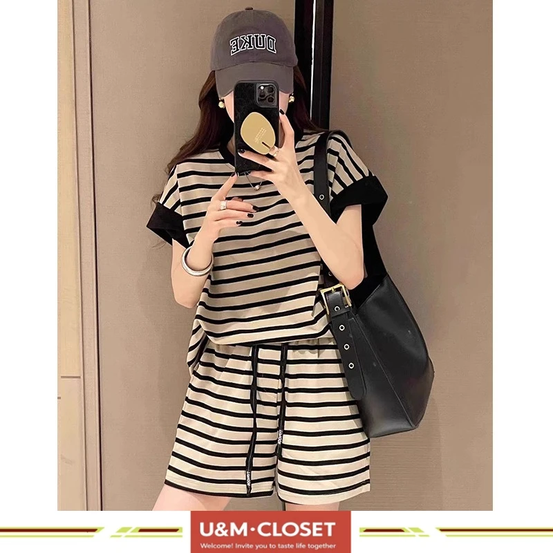 

Two-piece striped contrast short-sleeved sweatshirt set, which is slimming, youthful, sporty, fashionable, trendy and casual