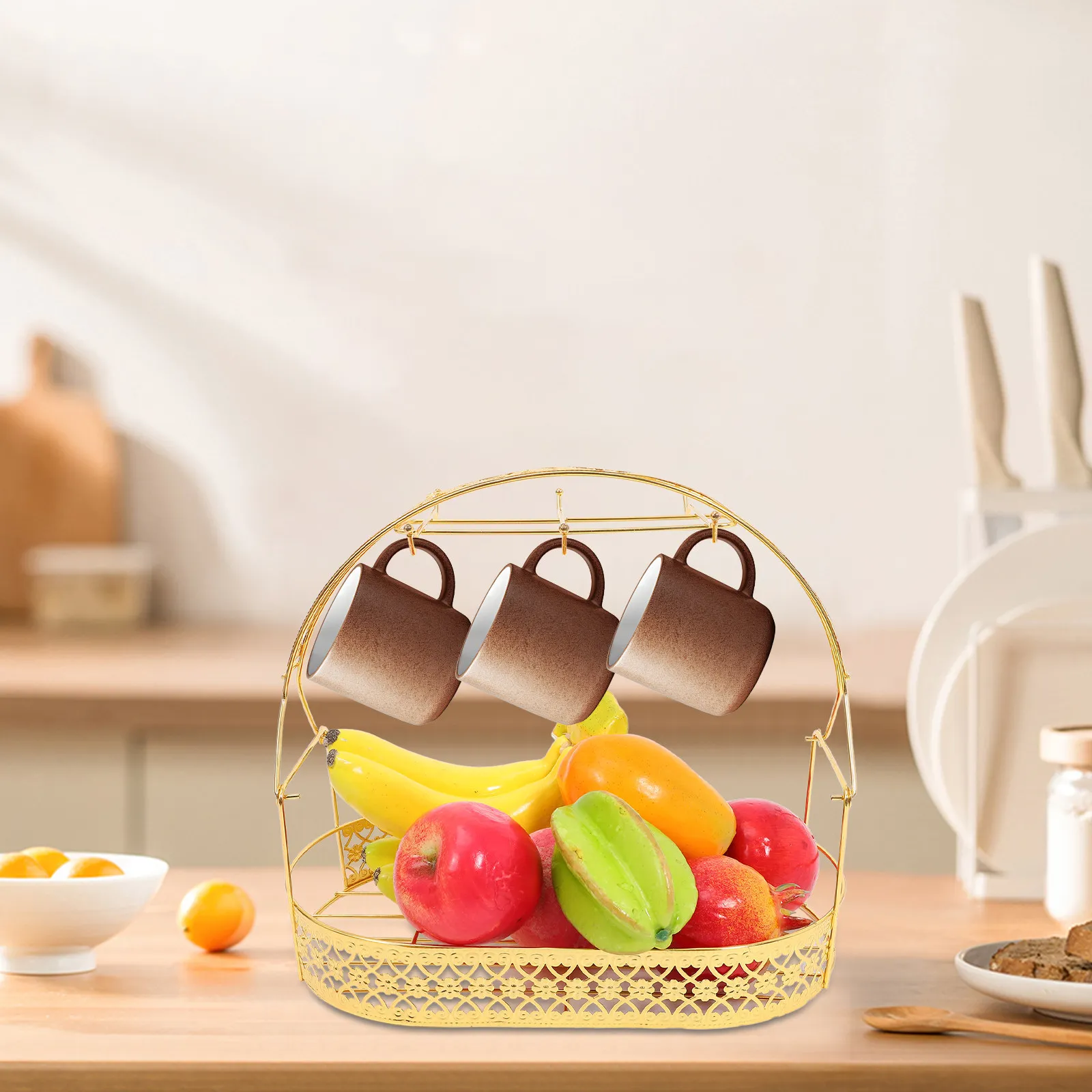 

Подставка для 6 кружек из кованого железа с золотым покрытием, органайзер для кухонной столешницы, плоская конструкция с корзиной для хранения и отделением для украшений