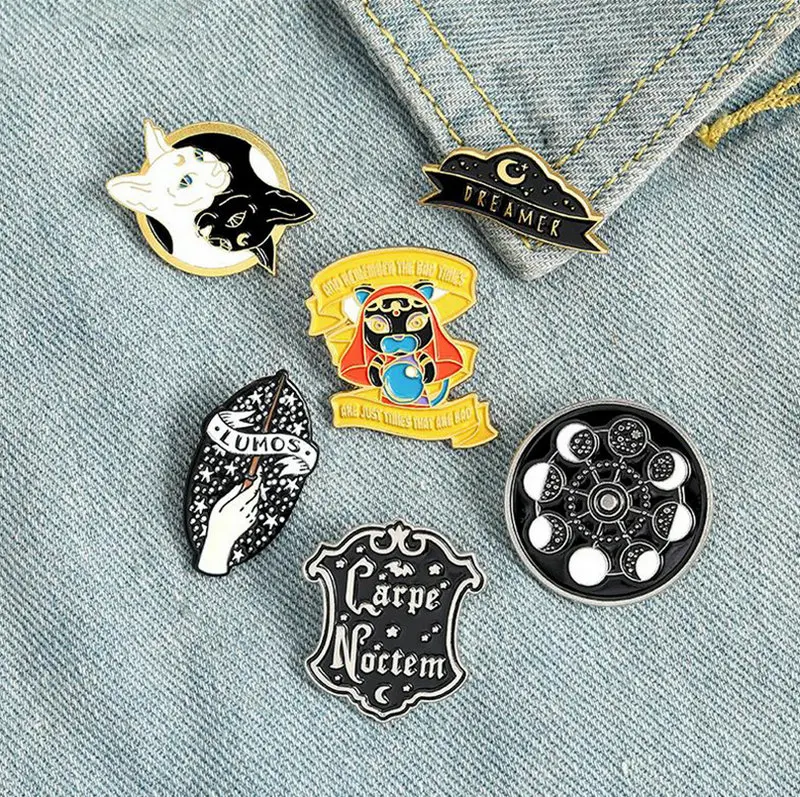 السحر السحر والمجوهرات هدية ، غامض ليلة المينا دبوس ، دبابيس مخصصة ، دبوس التلبيب ، القمر و لعنة شارة ، حقيبة و الجينز ، السحر