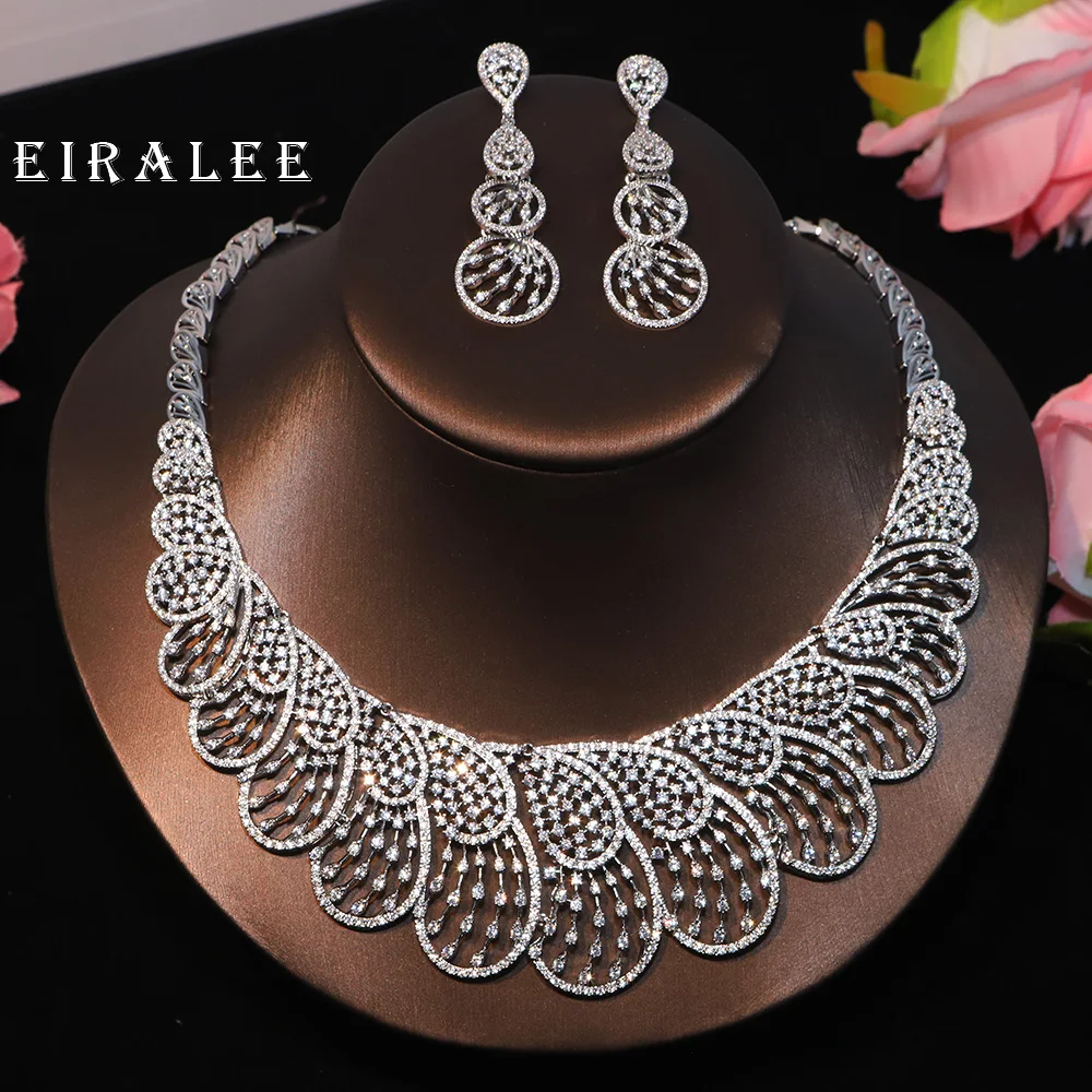 

Роскошные комплекты ожерелья с кристаллами циркона и многослойного жемчуга - это элегантные свадебные украшения для женщин на свадьбу.