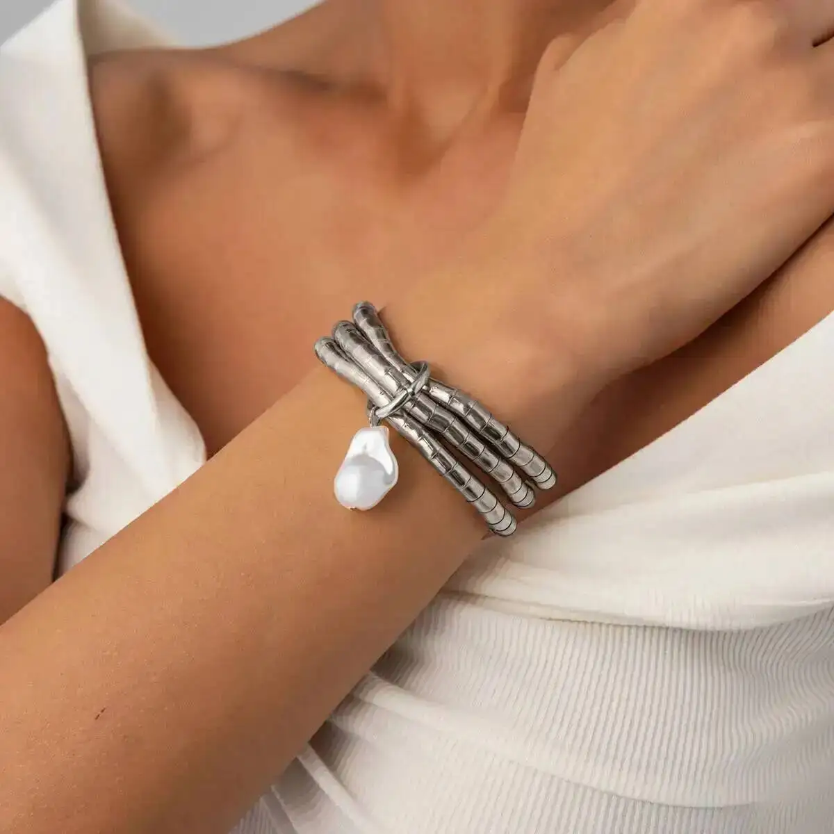 SHIXIN Vintage Imitation Pearl Layers Wide Cuff Bangles Women Punk Geometric Gold Color Metal Bracelets Hip Hop Jewelry Accessor
